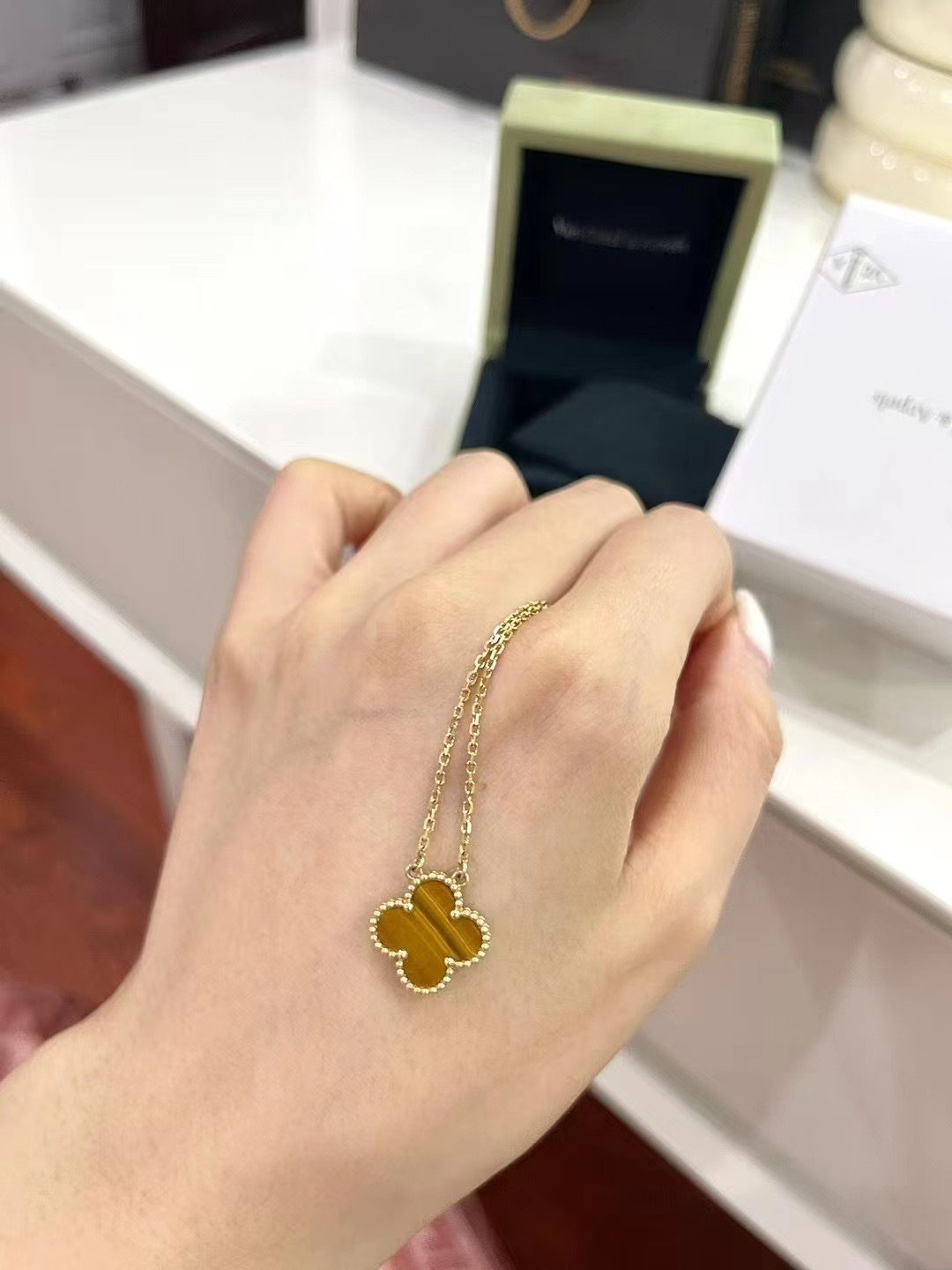 VCA Tiger Eye Clover Vintage Alhambra Pendant Necklace - Best Replica Jewelry™