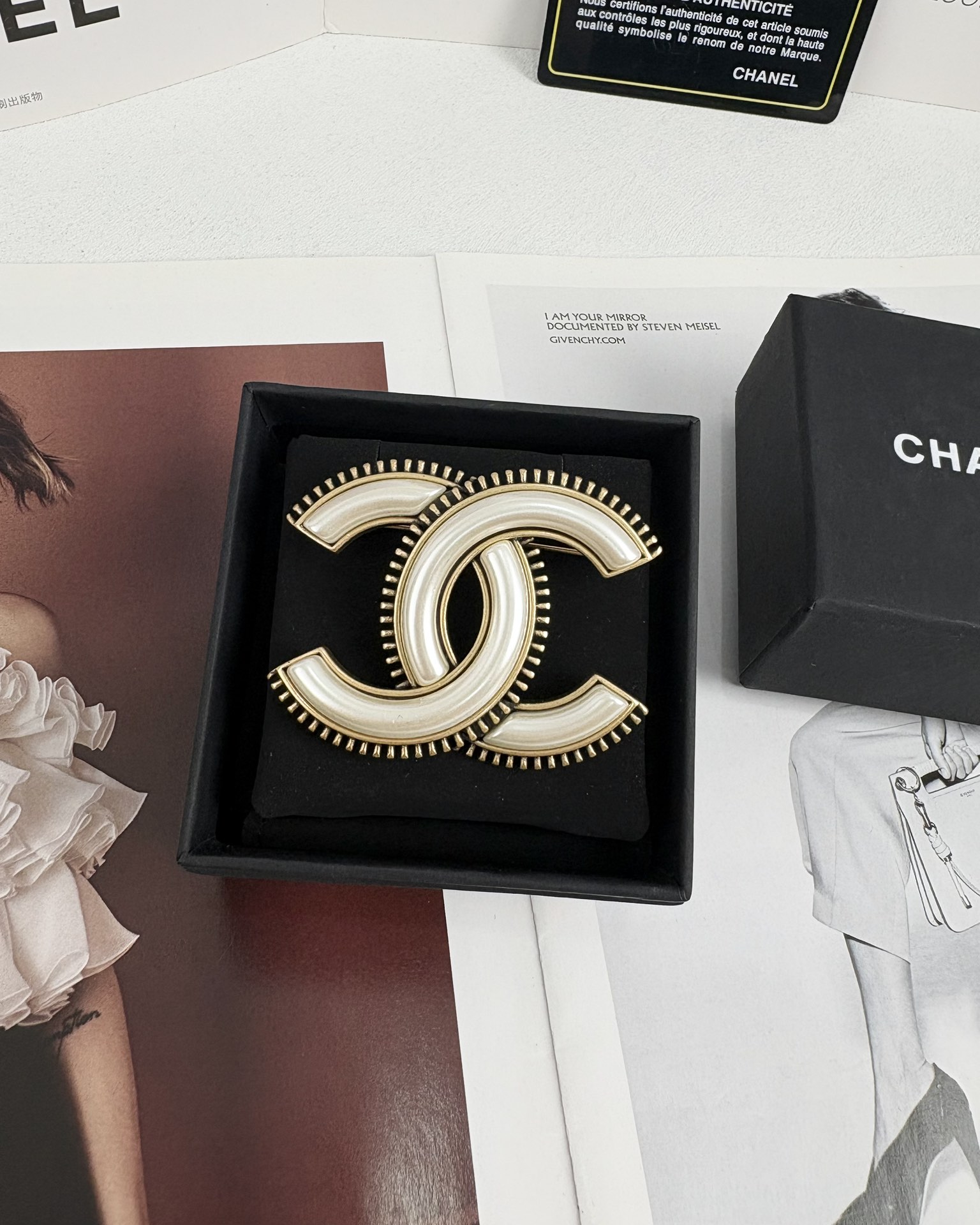 Chanel Vintage White CC Brooch - Best Replica Jewelry™