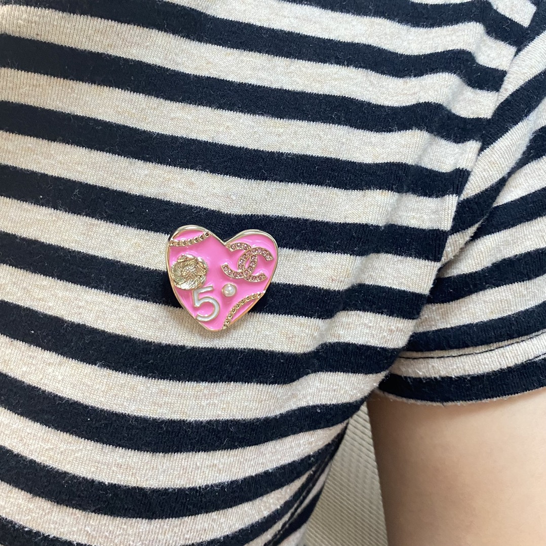 Chanel Pink Heart Brooch - Best Replica Jewelry™