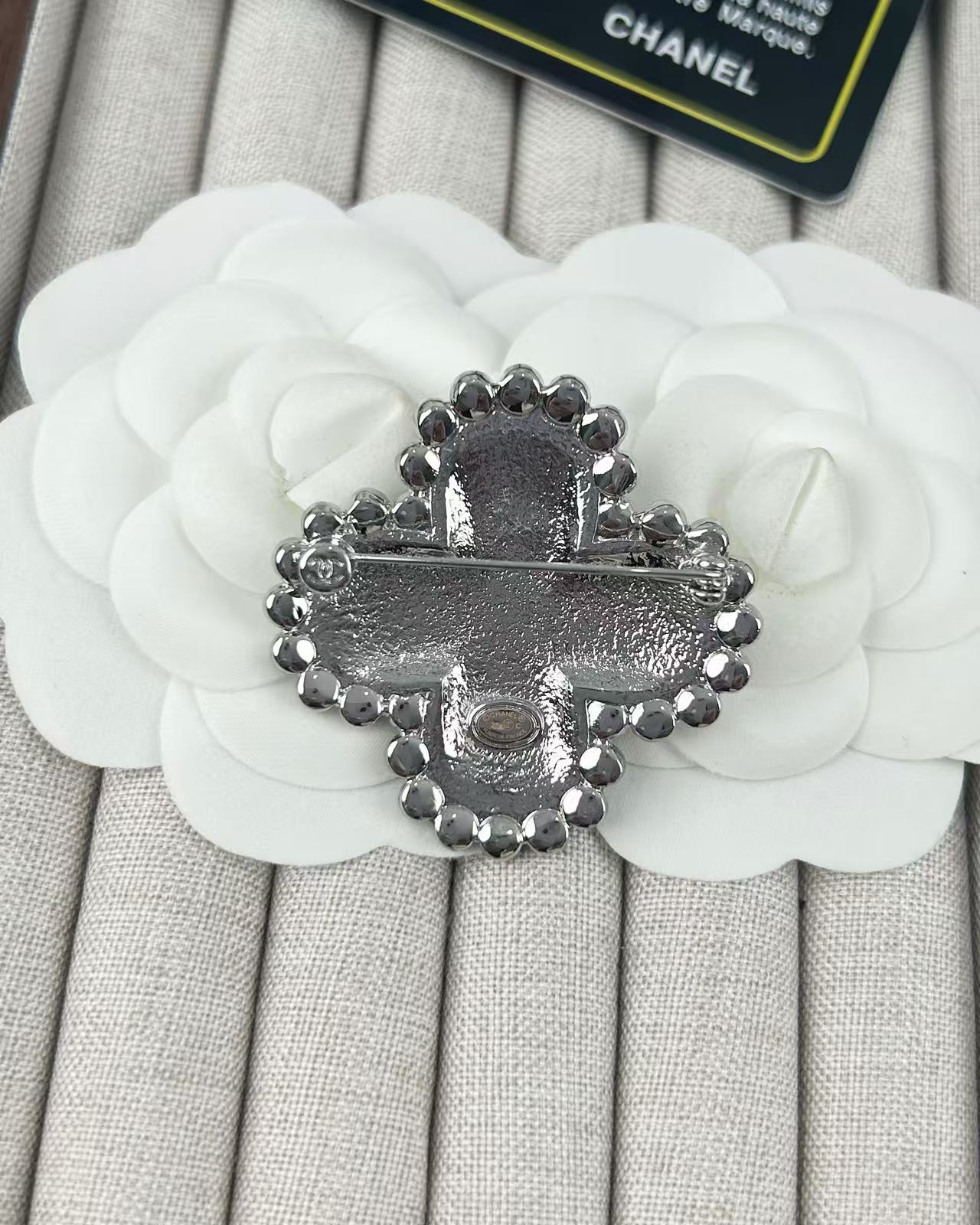 Chanel Clover Brooch - Best Replica Jewelry™