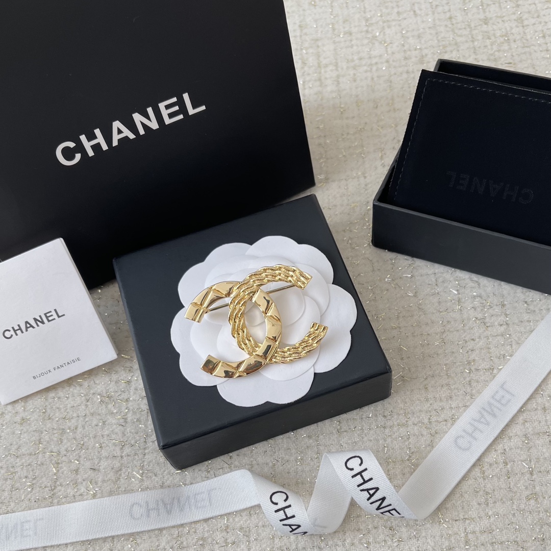 Chanel Light Gold CC Brooch - Best Replica Jewelry™