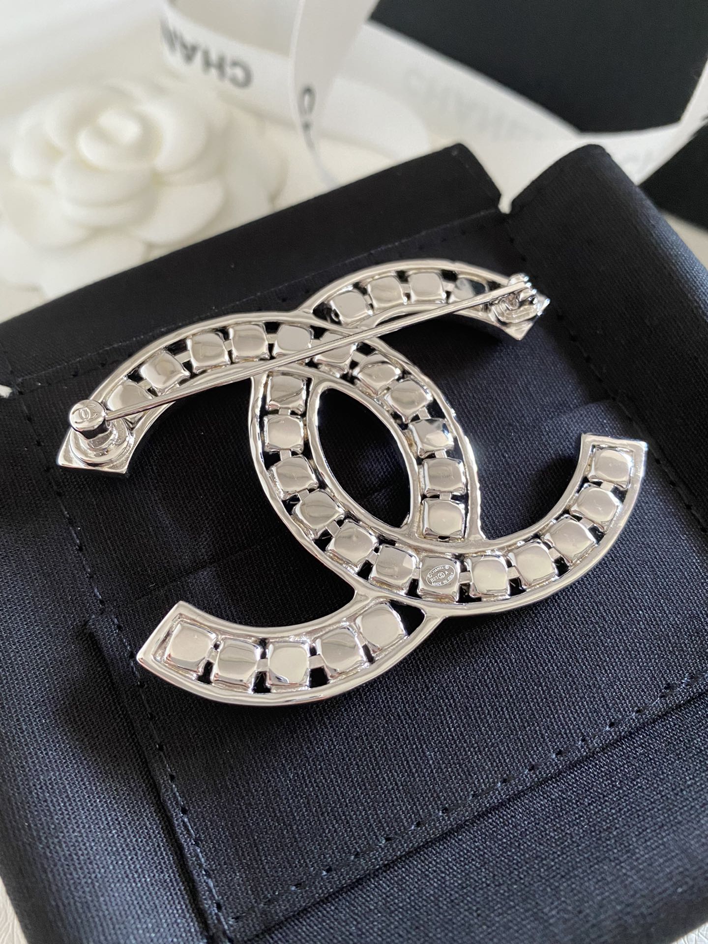 Chanel Prong Diamond Brooch - Best Replica Jewelry™