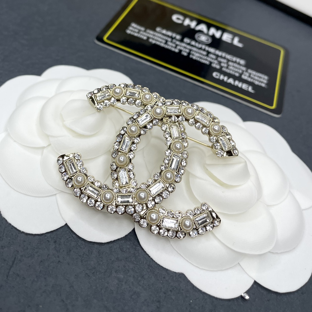 Chanel Vintage Pearl Rhinestone CC Brooch - Best Replica Jewelry™