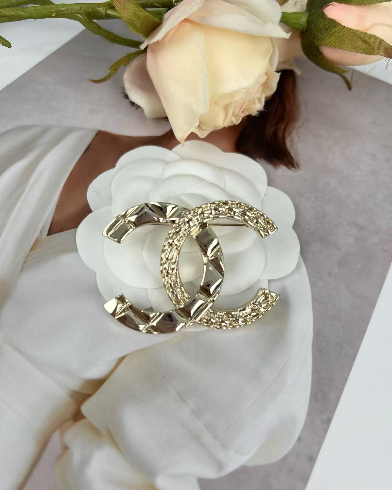 Chanel Light Gold Classic CC Brooch - Best Replica Jewelry™