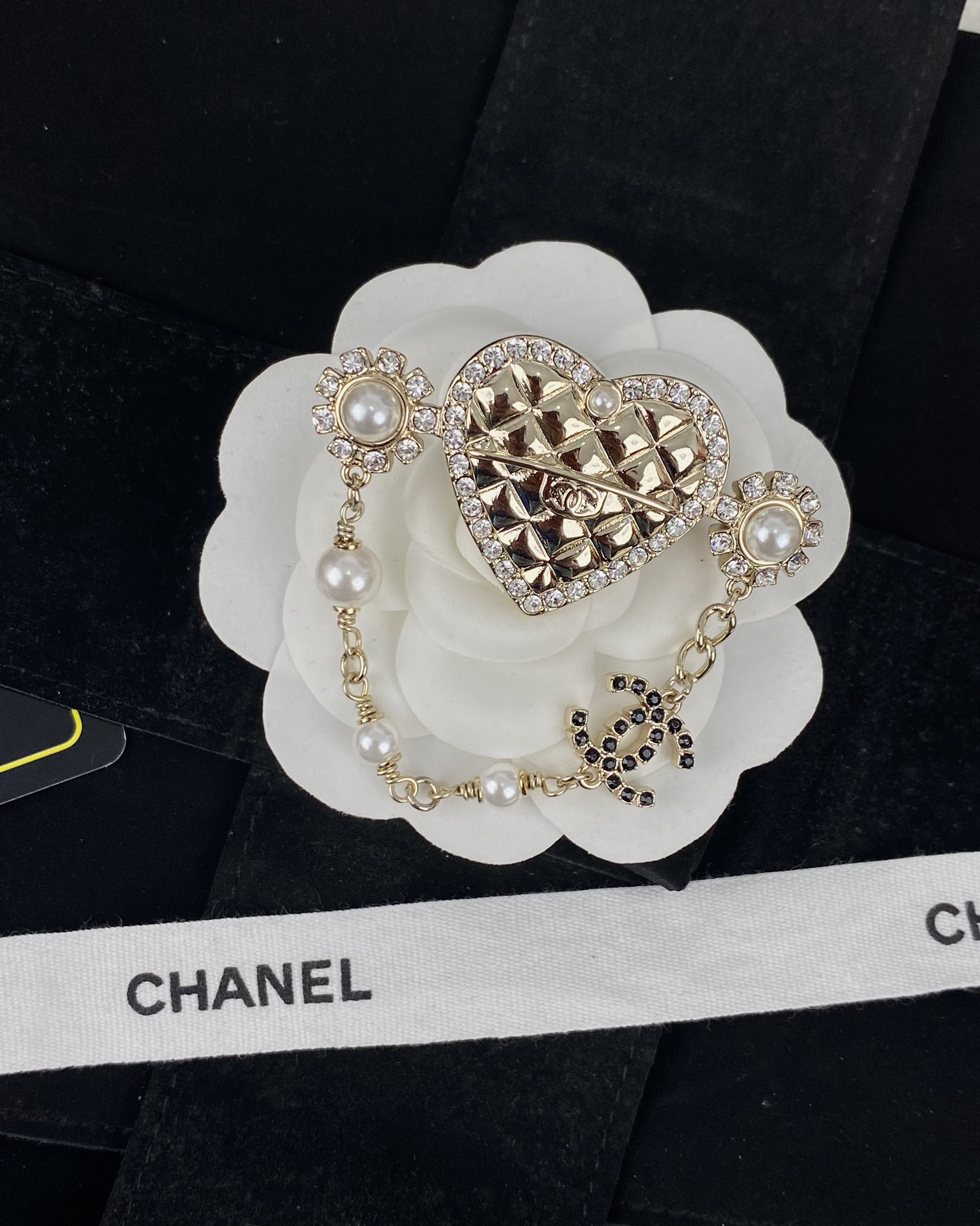 Chanel Heart with Chain Brooch Pin - Best Replica Jewelry™