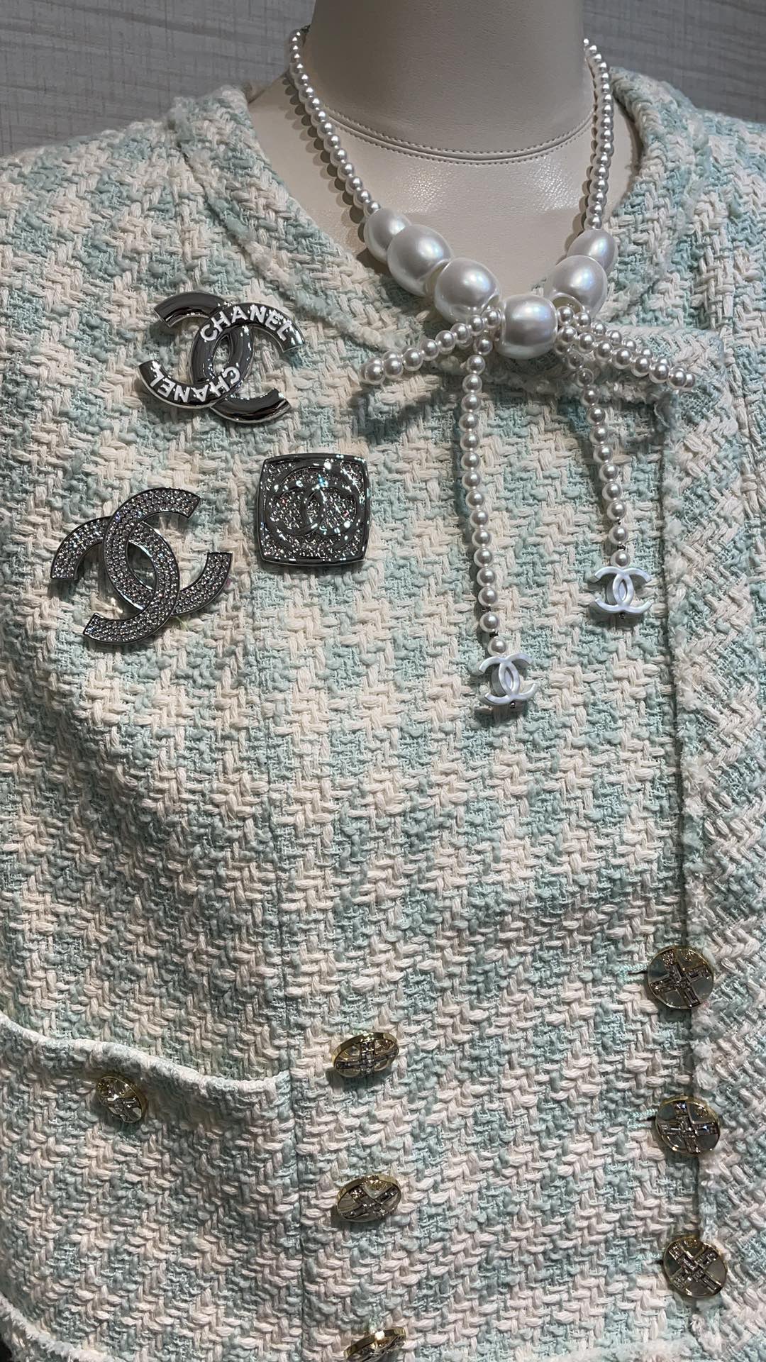 Chanel Letter White Enamel CC Silver Brooch - Best Replica Jewelry™