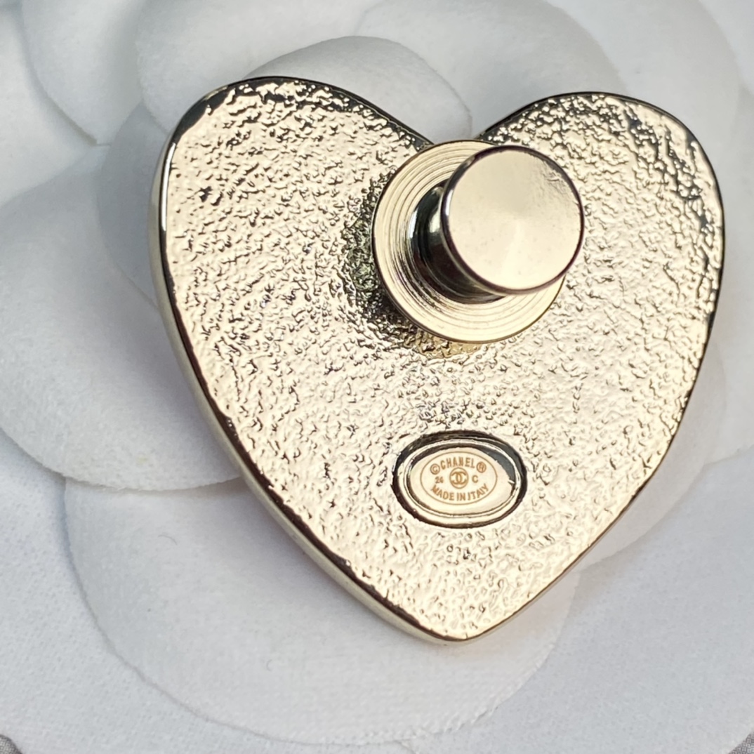 Chanel Pink Heart Brooch - Best Replica Jewelry™