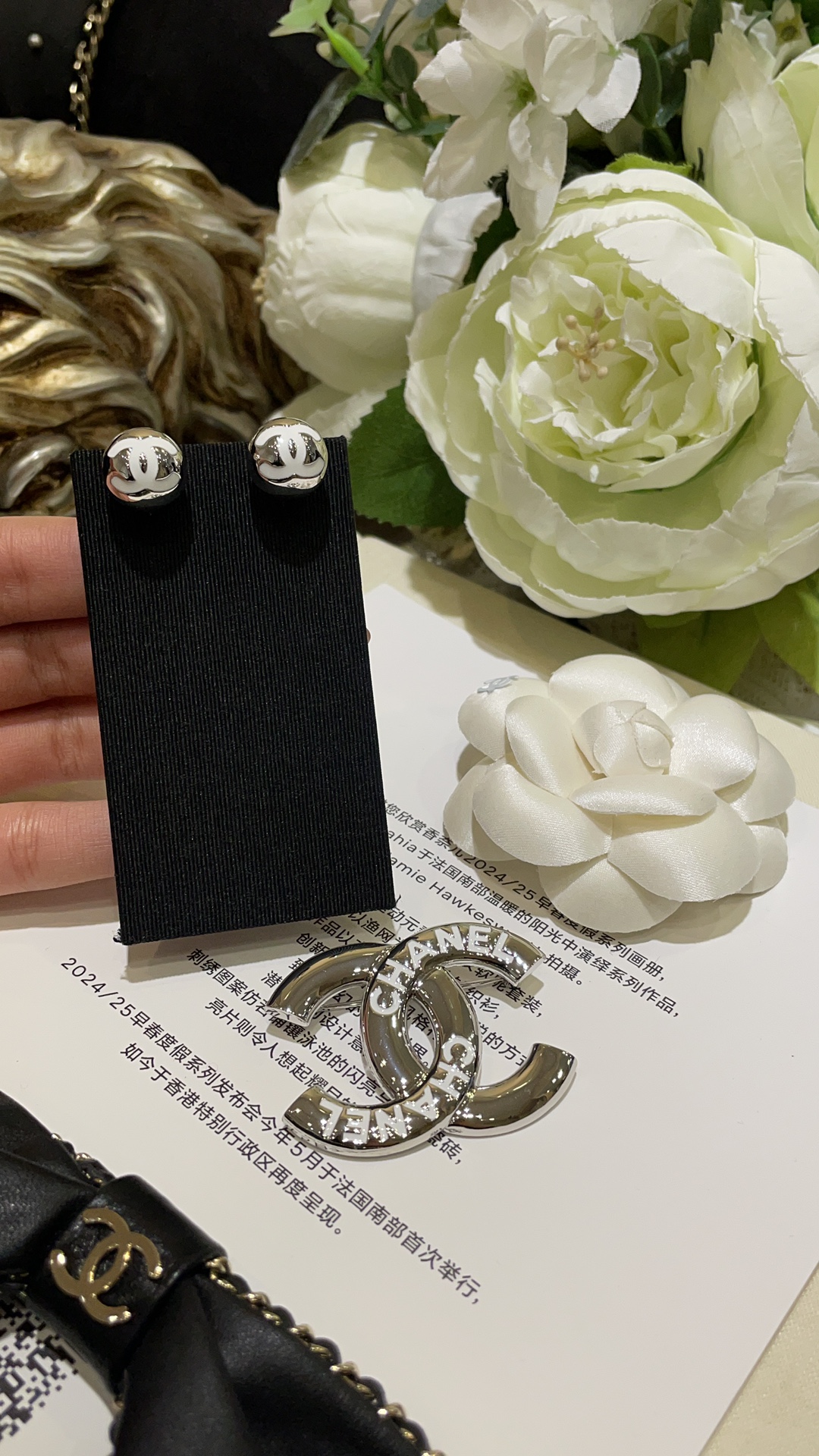 Chanel Letter White Enamel CC Silver Brooch - Best Replica Jewelry™