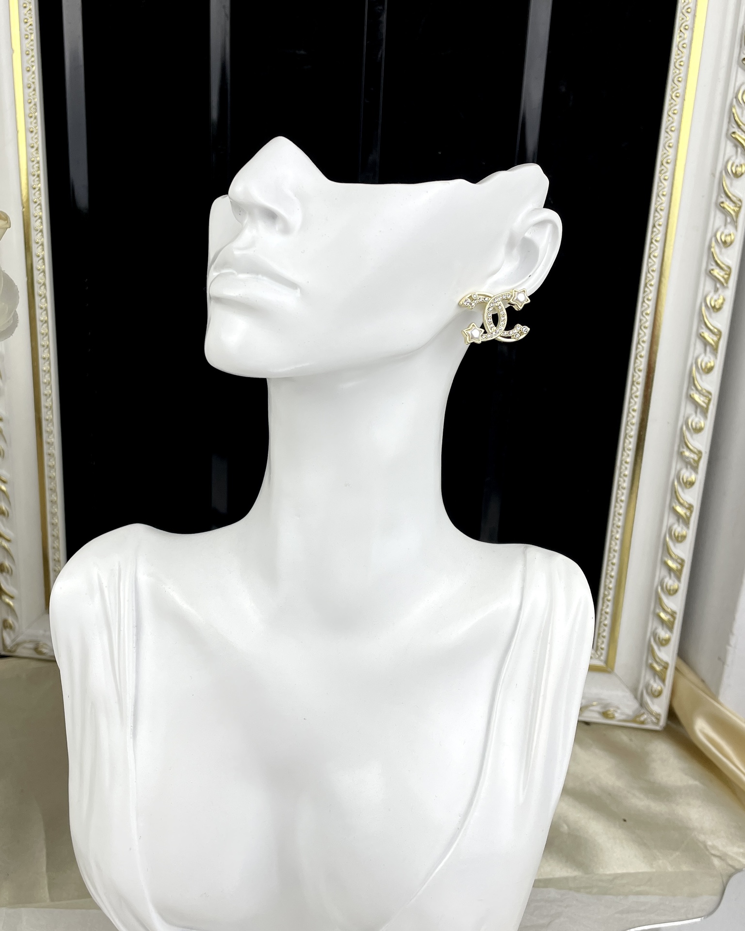 Chanel Hollow Star Rhinestone CC Earrings - Best Replica Jewelry™