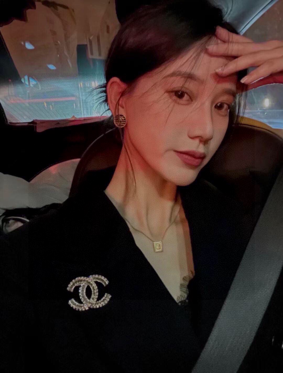 Chanel Rectangular Rhinestone CC Brooch - Best Replica Jewelry™