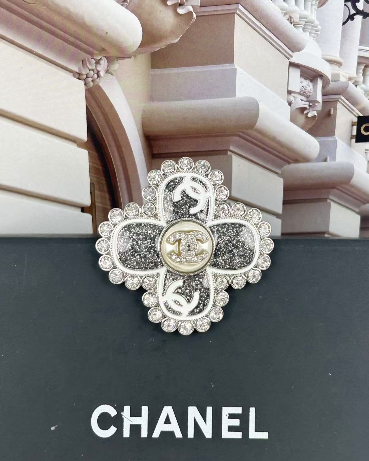 Chanel Clover Brooch - Best Replica Jewelry™