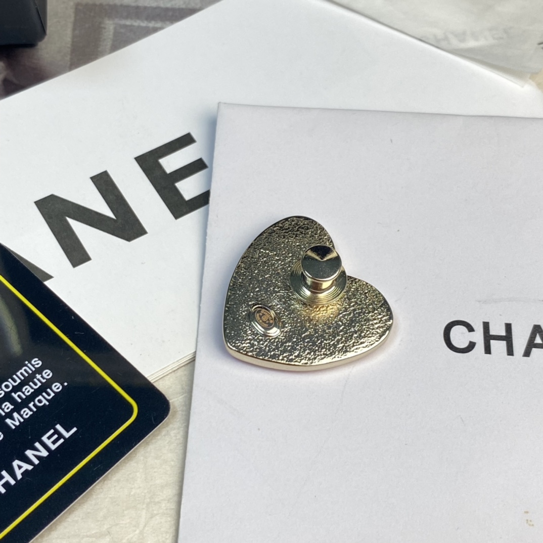Chanel Pink Heart Brooch - Best Replica Jewelry™