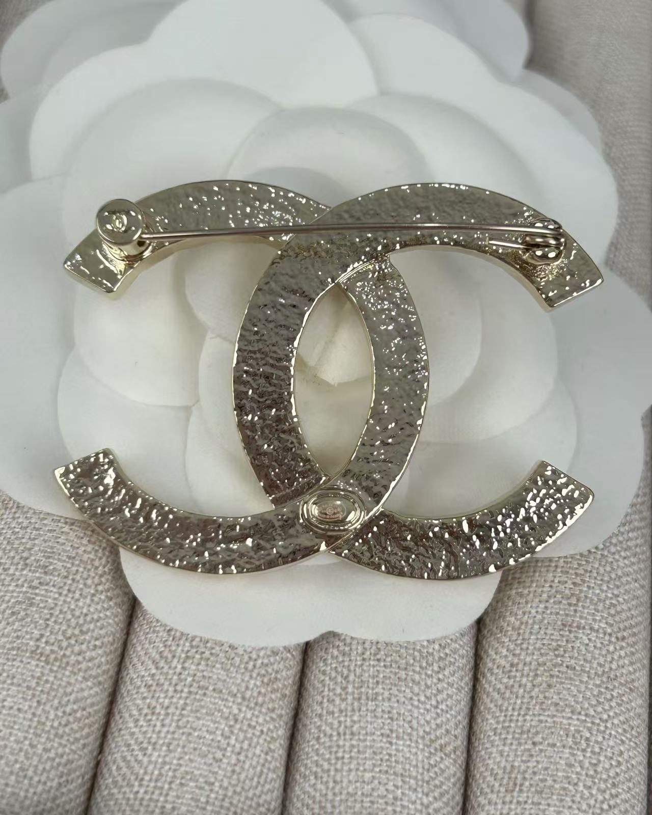 Chanel Light Gold Classic CC Brooch - Best Replica Jewelry™