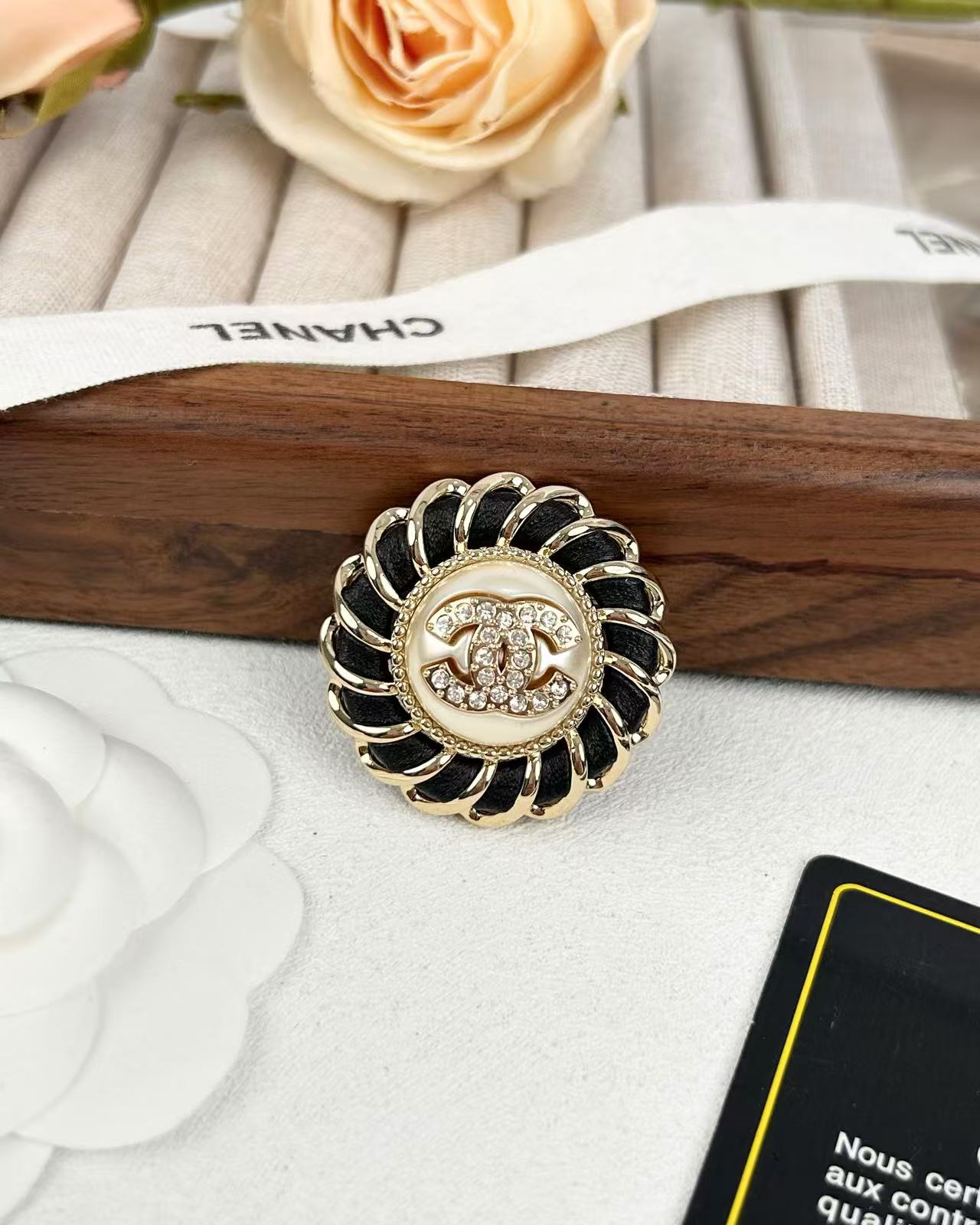 Chanel Twist Leather Wrap Wreath Round Brooch - Best Replica Jewelry™