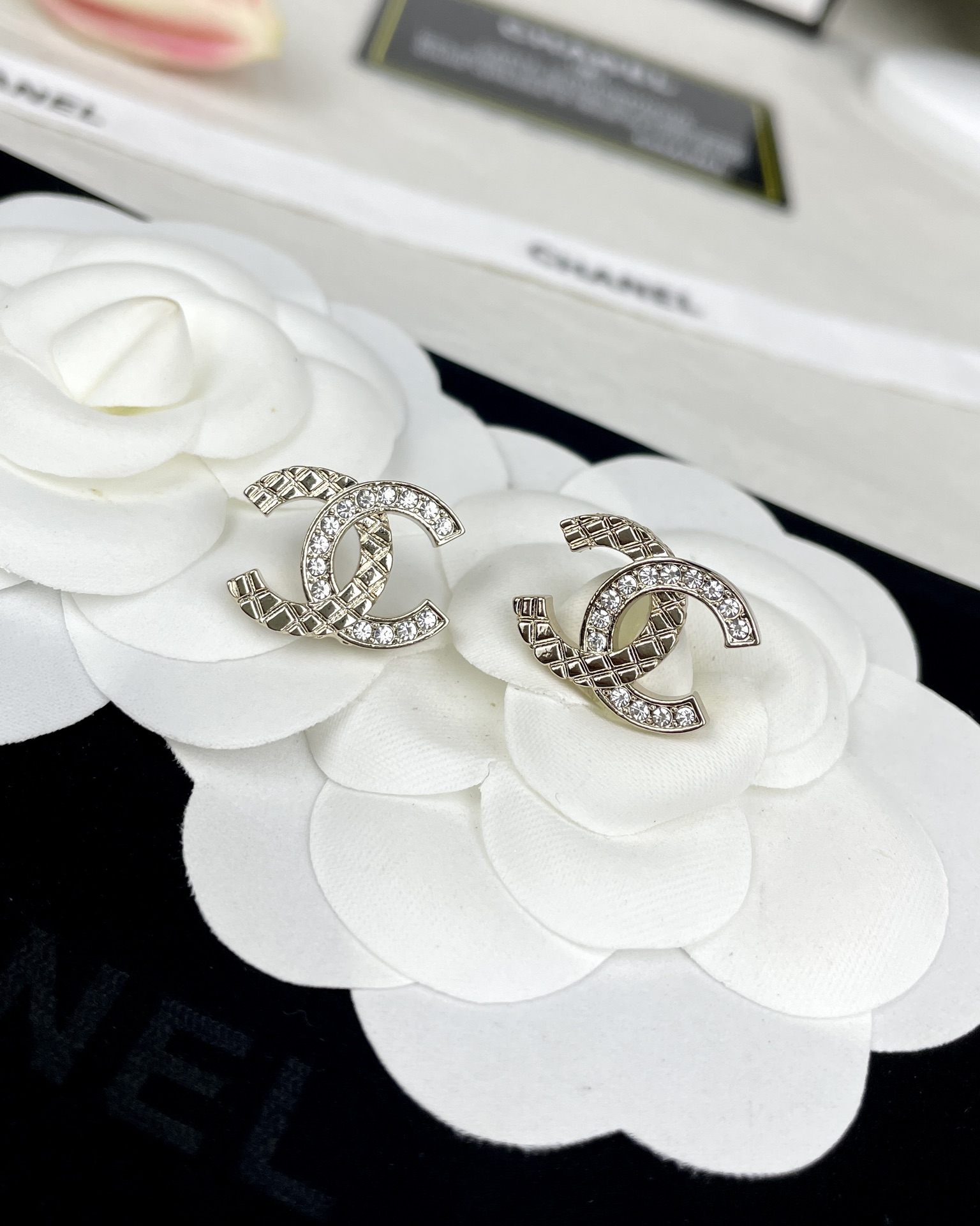 Chanel Minimalist Rhinestone CC Earrings - Best Replica Jewelry™