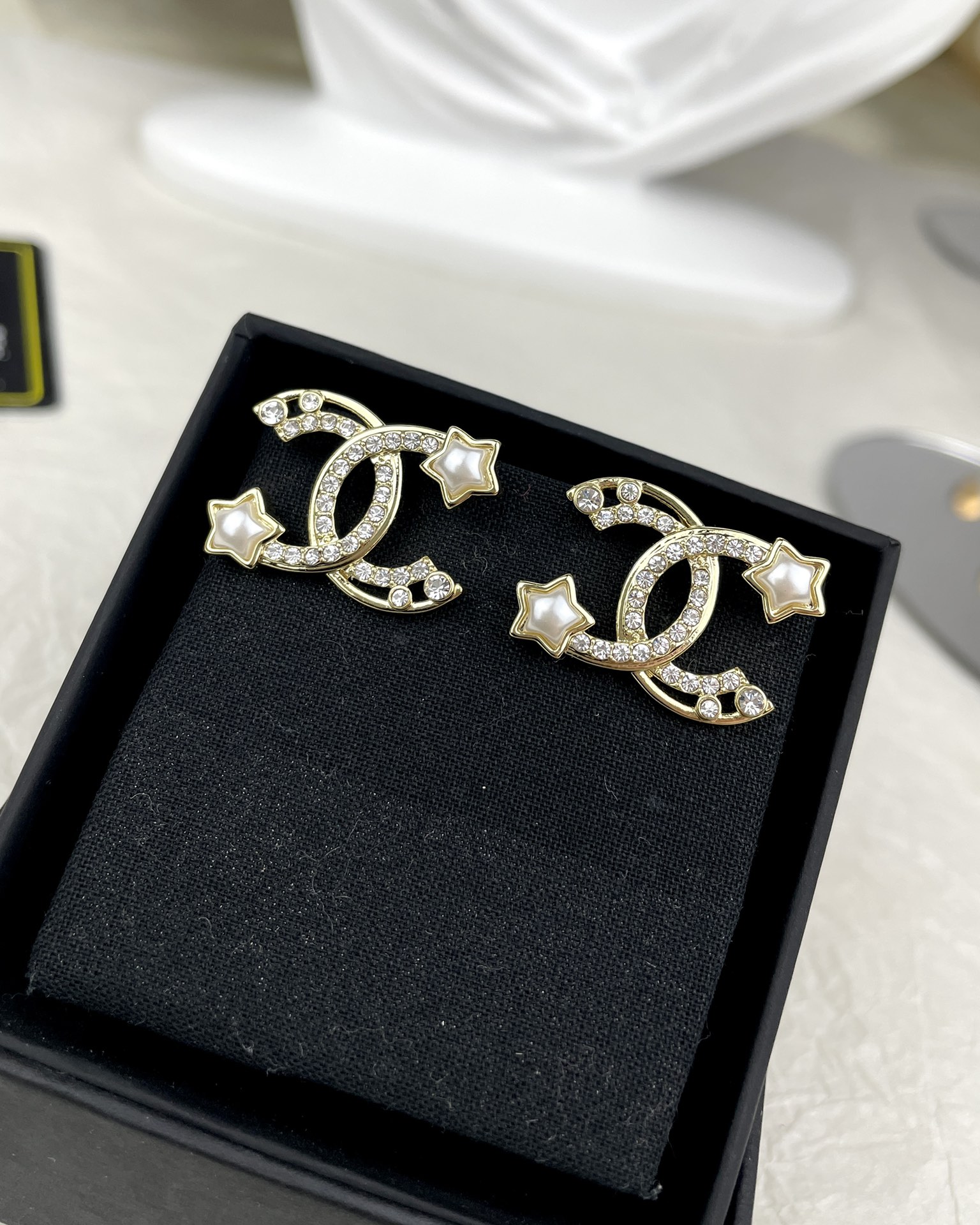 Chanel Hollow Star Rhinestone CC Earrings - Best Replica Jewelry™