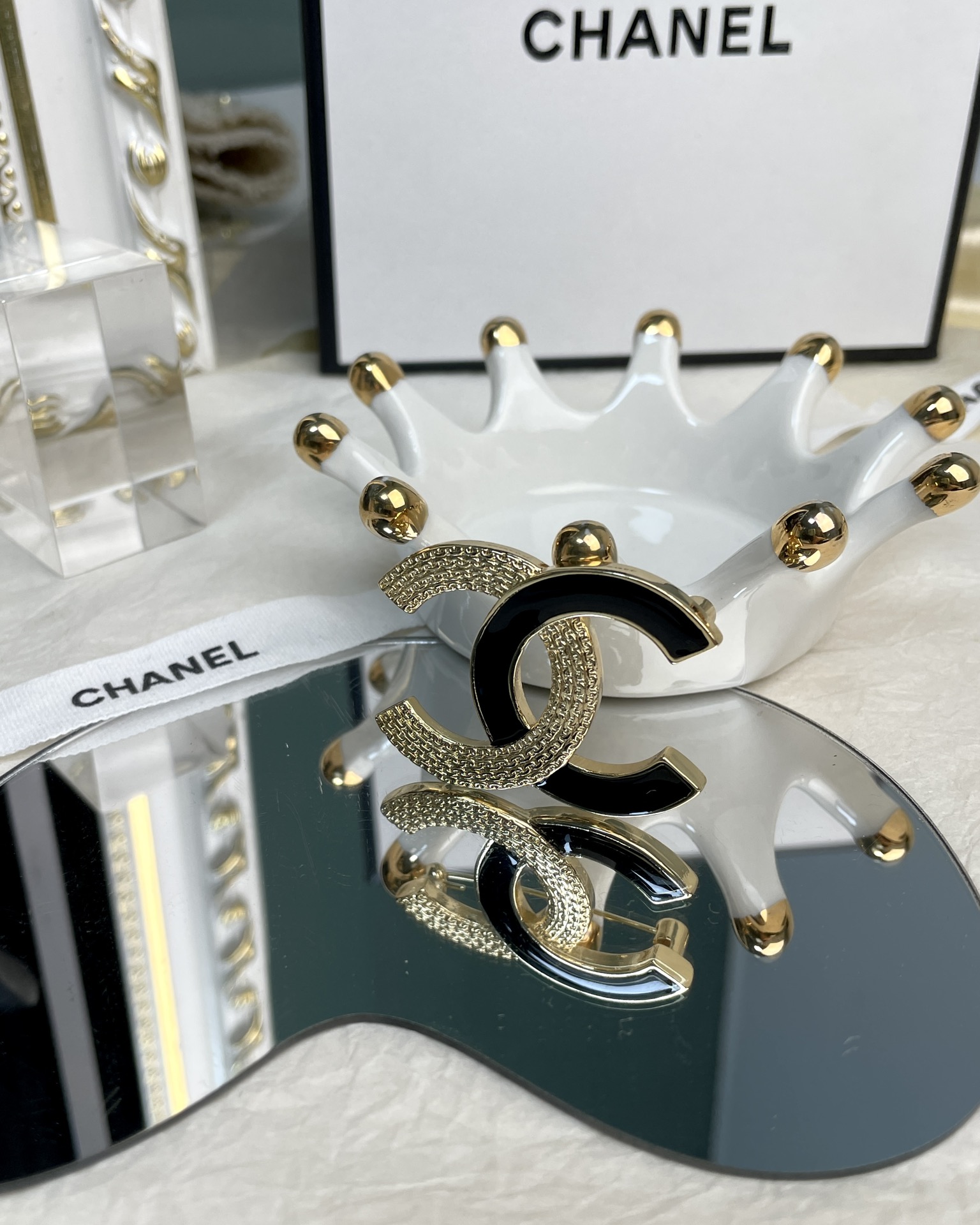 Black and Gold Chanel Brooch - Best Replica Jewelry™