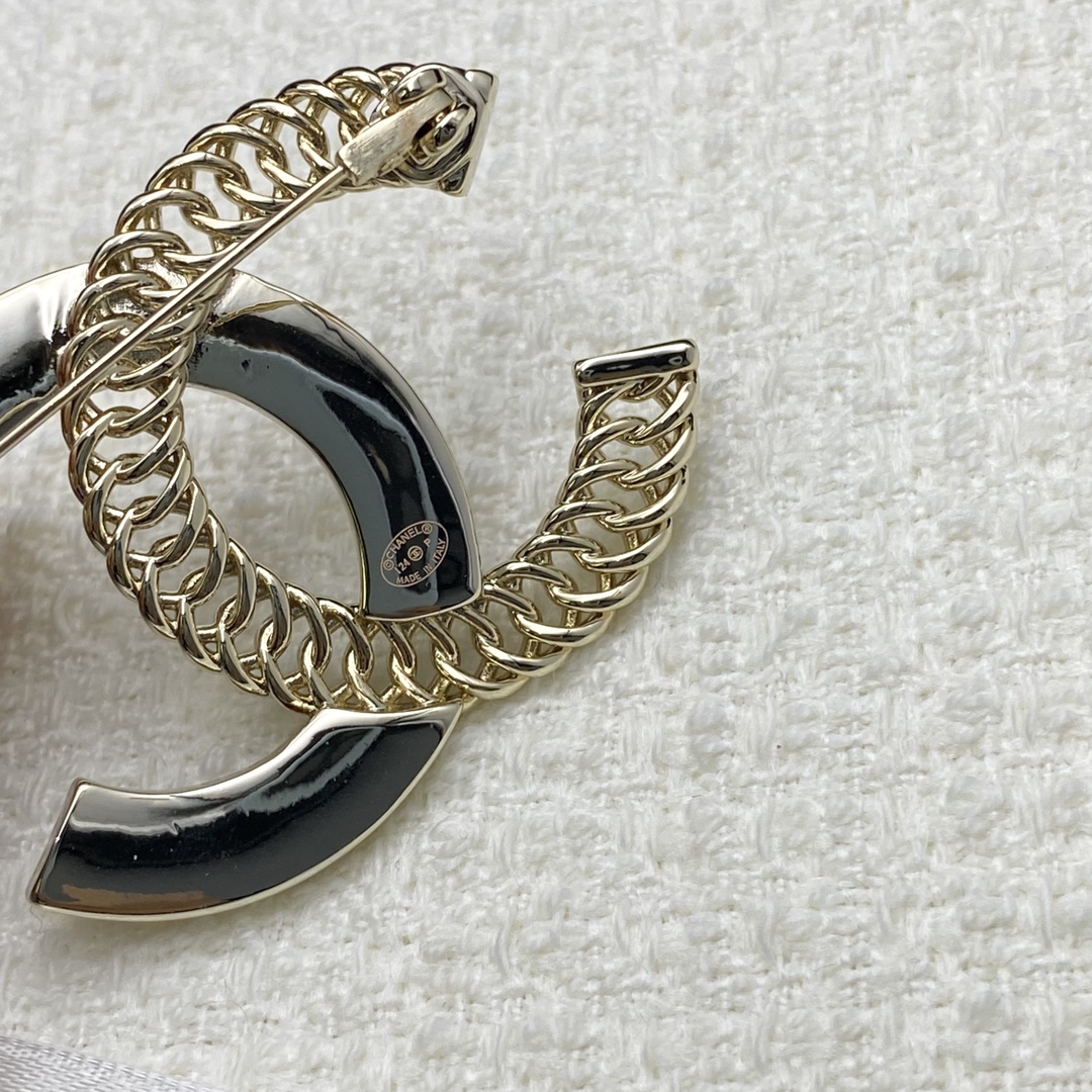 Chanel Light Gold Twist Monogram CC Brooch - Best Replica Jewelry™