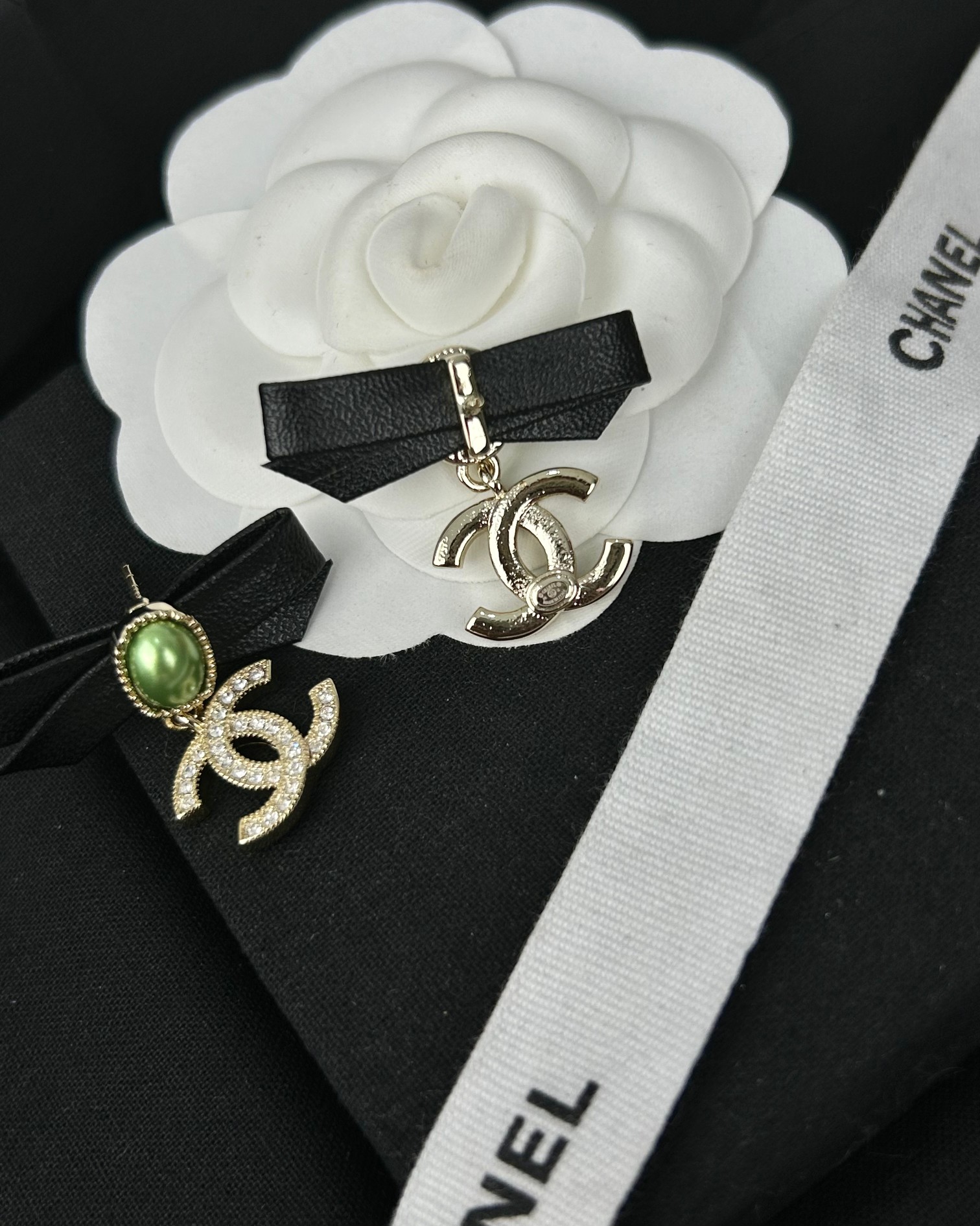 Chanel Leather Bow Green Pearl CC Dangle Earrings - Best Replica Jewelry™