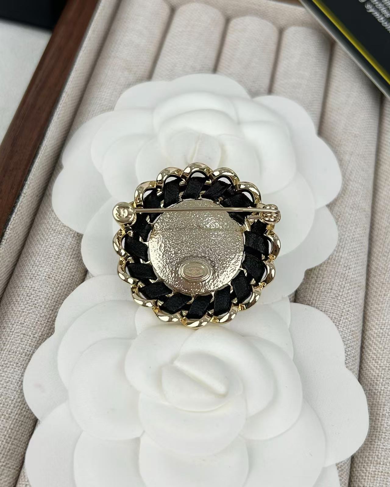 Chanel Twist Leather Wrap Wreath Round Brooch - Best Replica Jewelry™