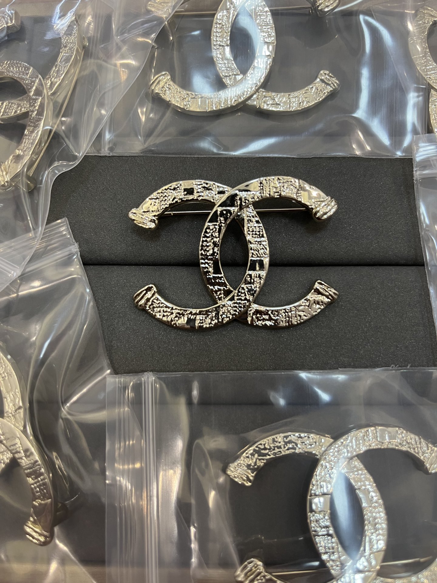 Chanel Minimalist CC Brooch - Best Replica Jewelry™