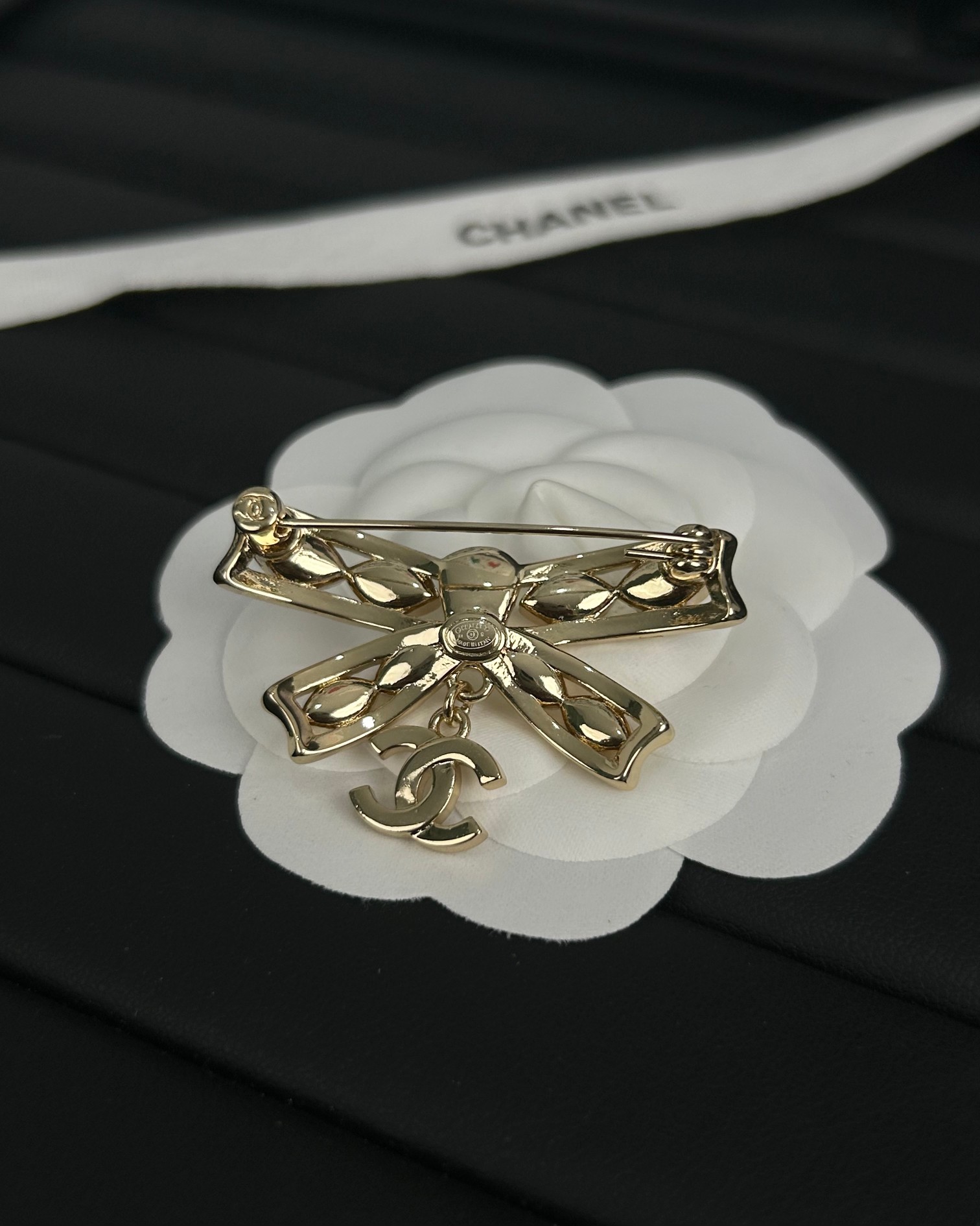 Chanel Bow Knot Brooch - Best Replica Jewelry™