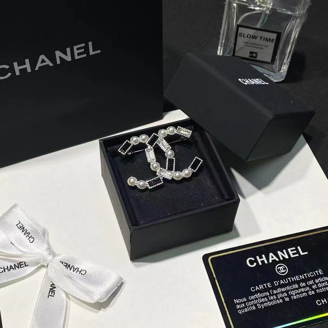 Chanel Pearl Black CC Brooch - Best Replica Jewelry™