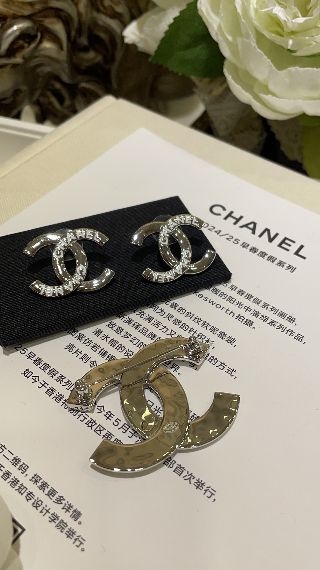 Chanel Letter White Enamel CC Silver Brooch - Best Replica Jewelry™