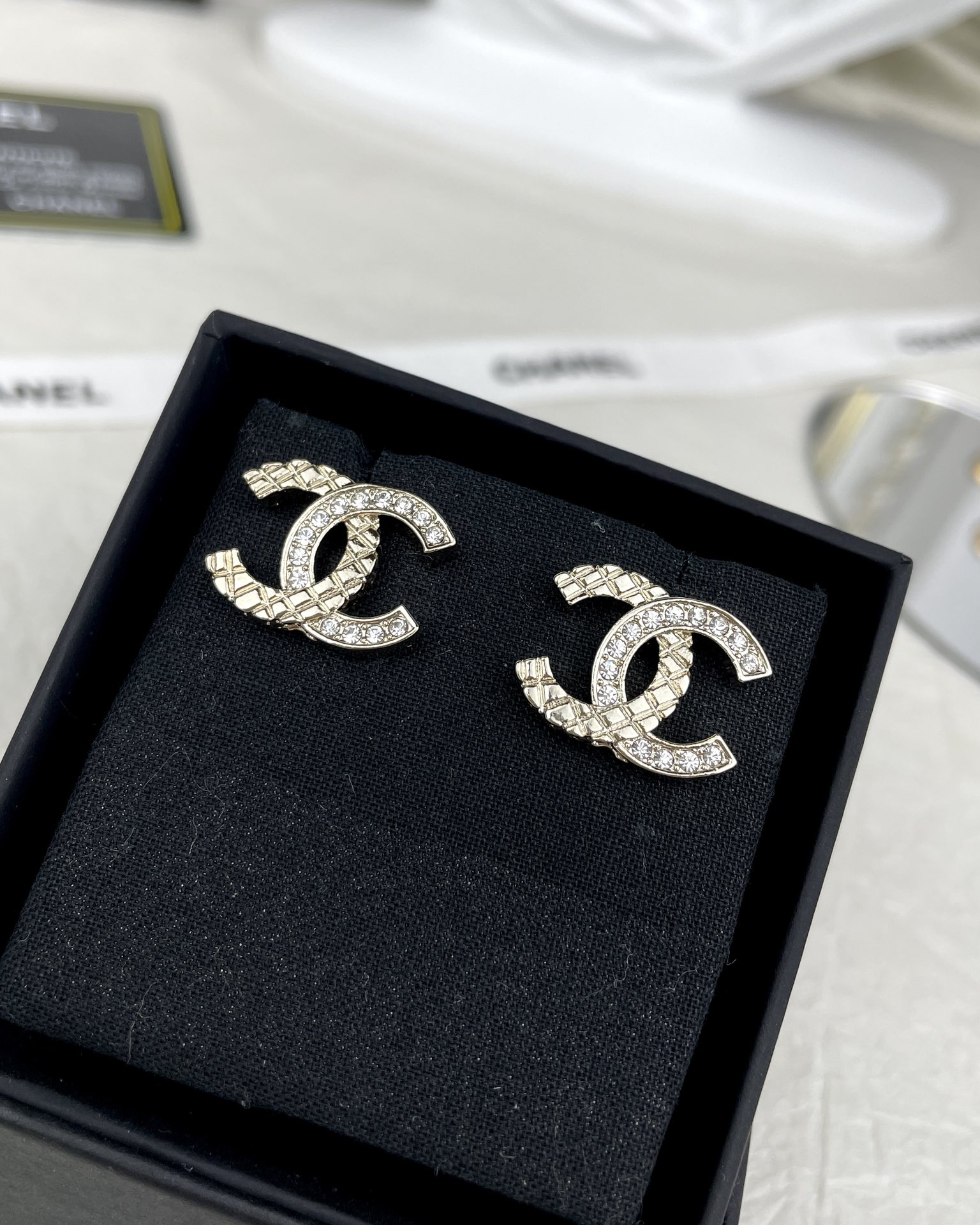 Chanel Minimalist Rhinestone CC Earrings - Best Replica Jewelry™