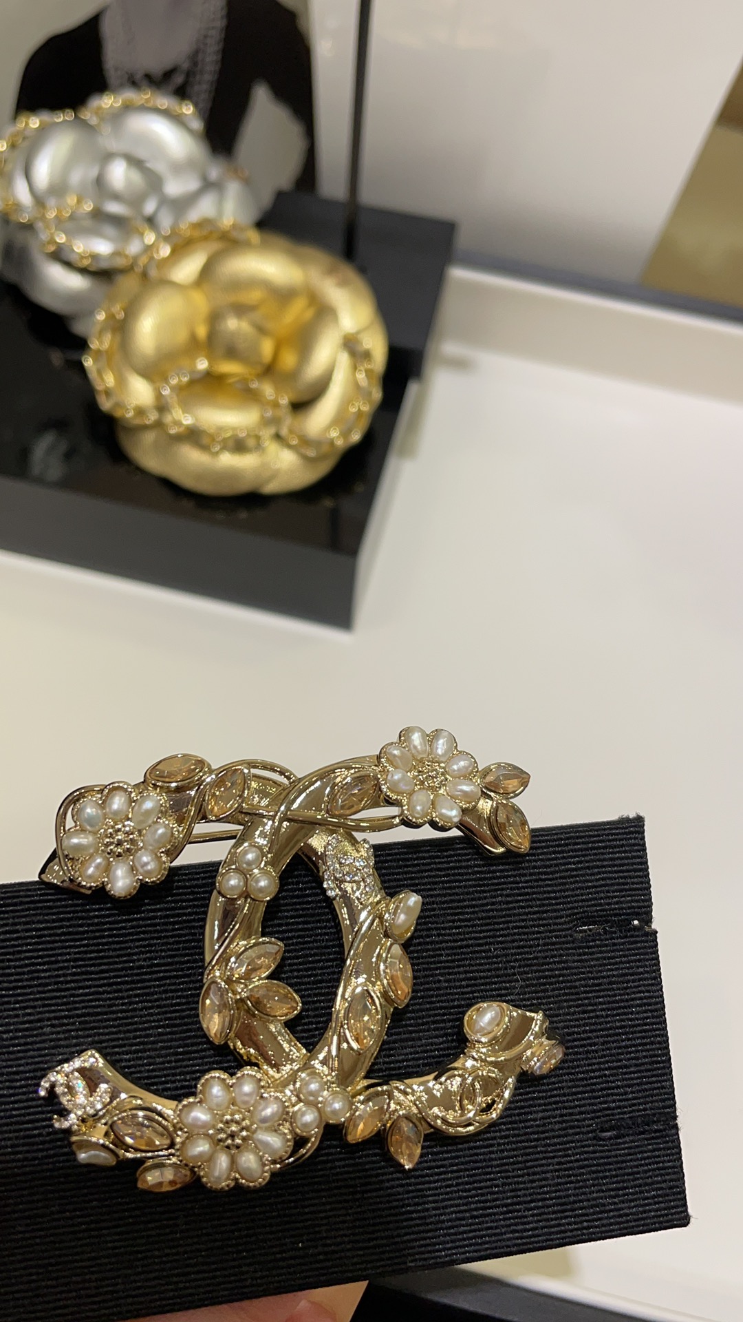 Chanel Weath Flower Vine CC Brooch - Best Replica Jewelry™