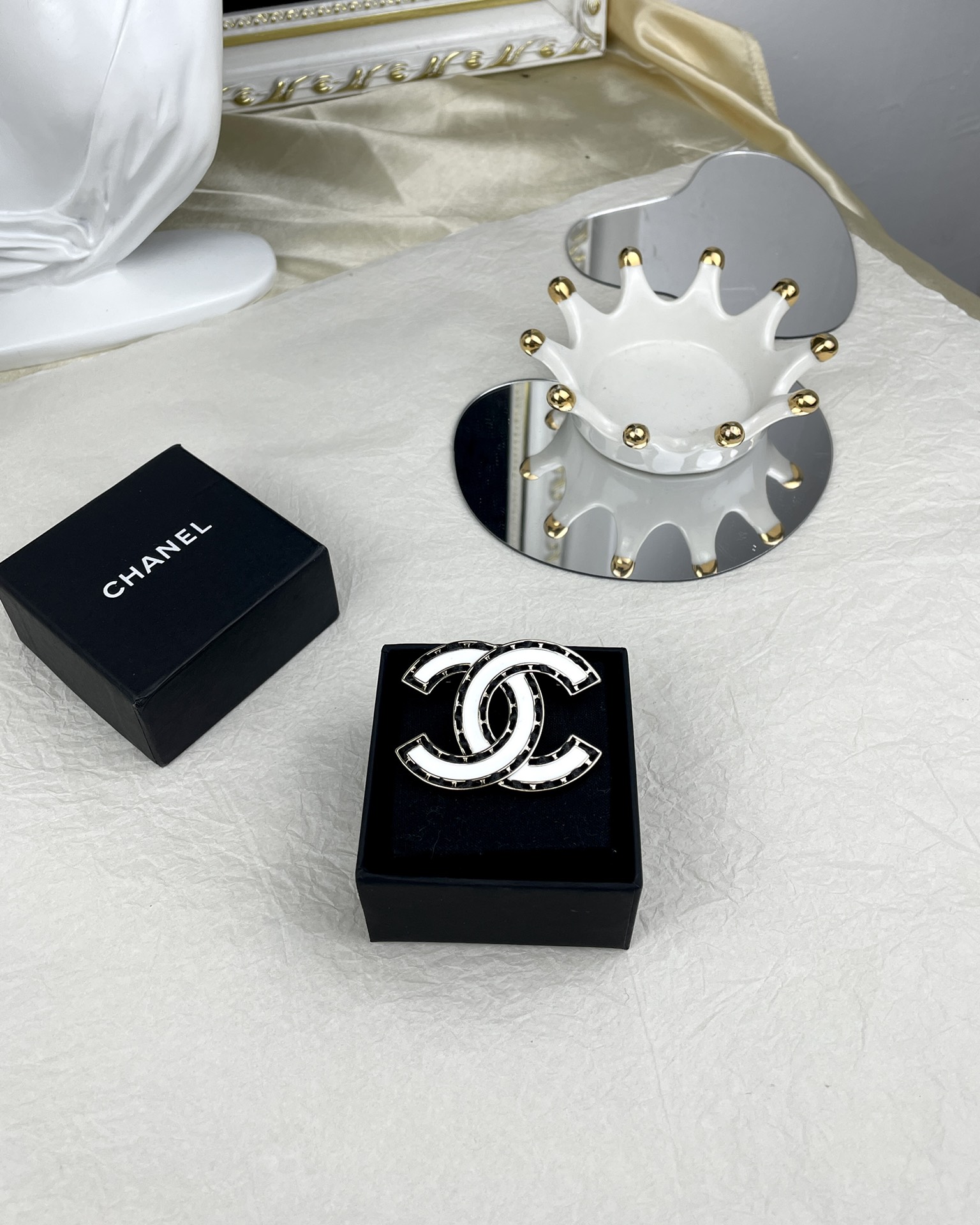 Chanel White Enamel Leather Woven CC Brooch - Best Replica Jewelry™