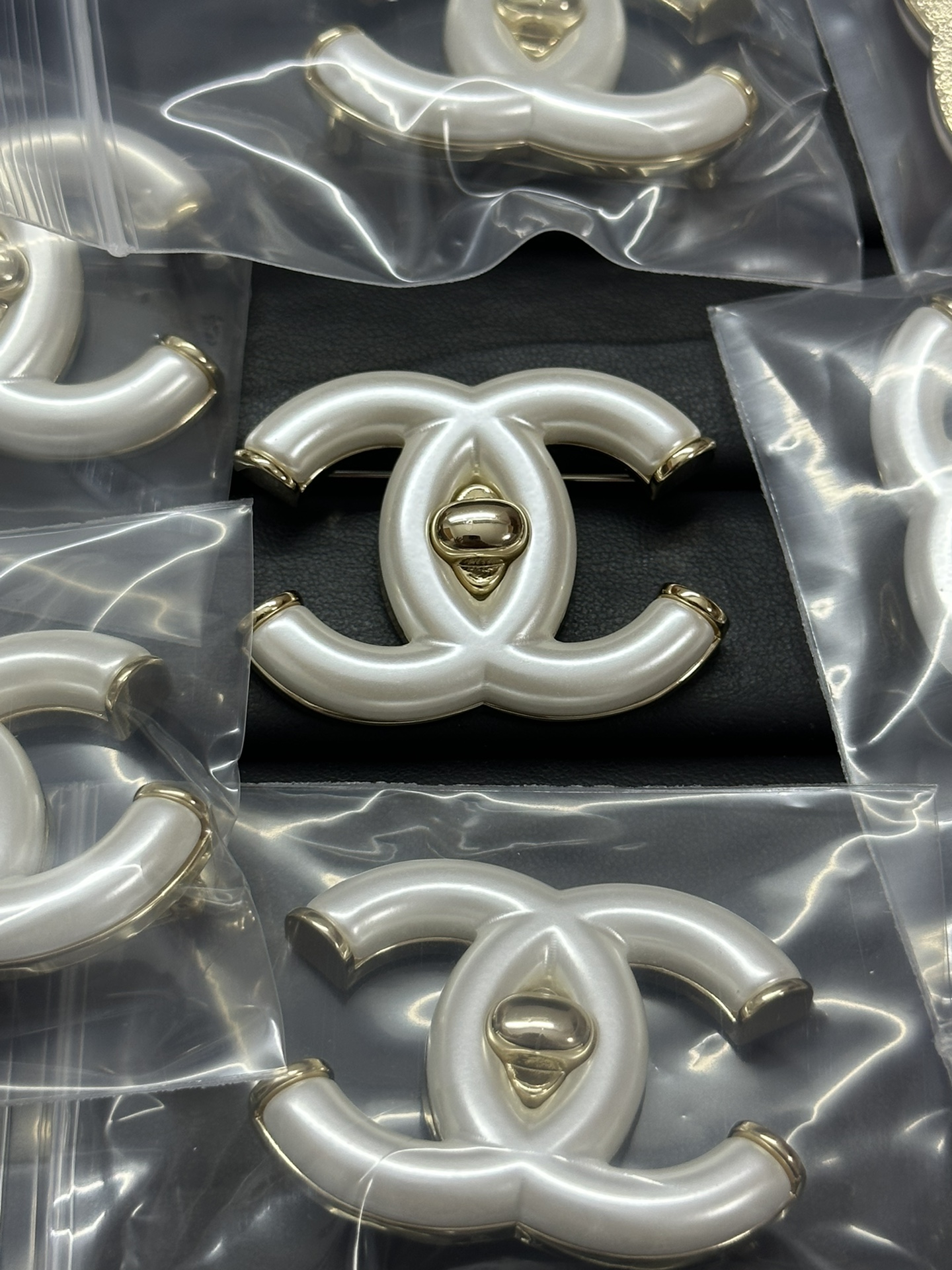 Chanel White Resin CC Brooch - Best Replica Jewelry™