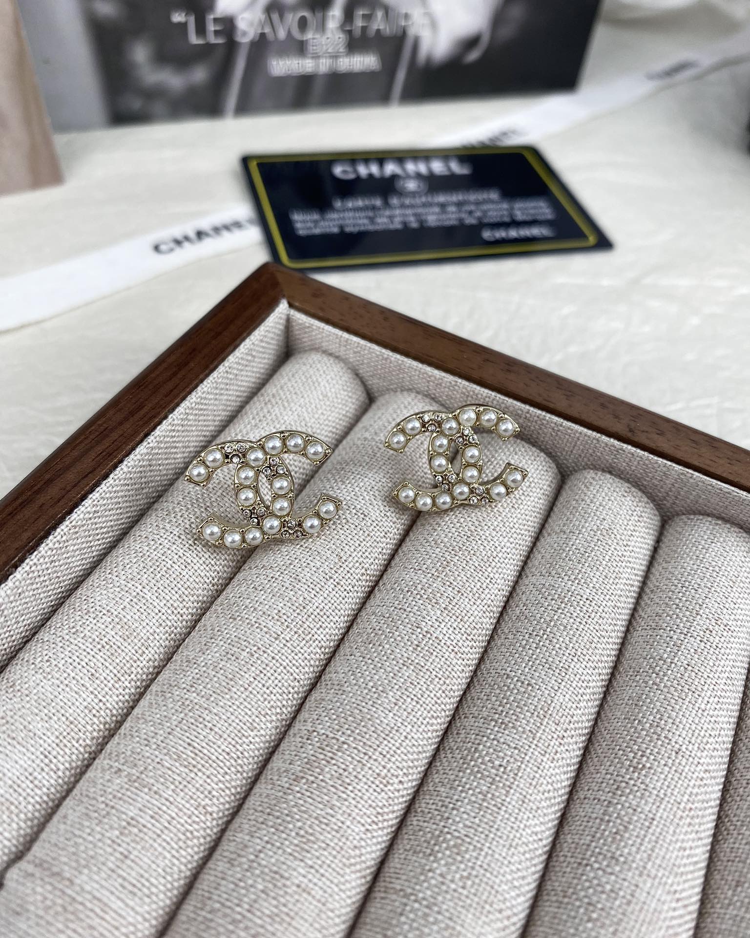 Chanel Pearl and Diamond Paved CC Earrings - Best Replica Jewelry™