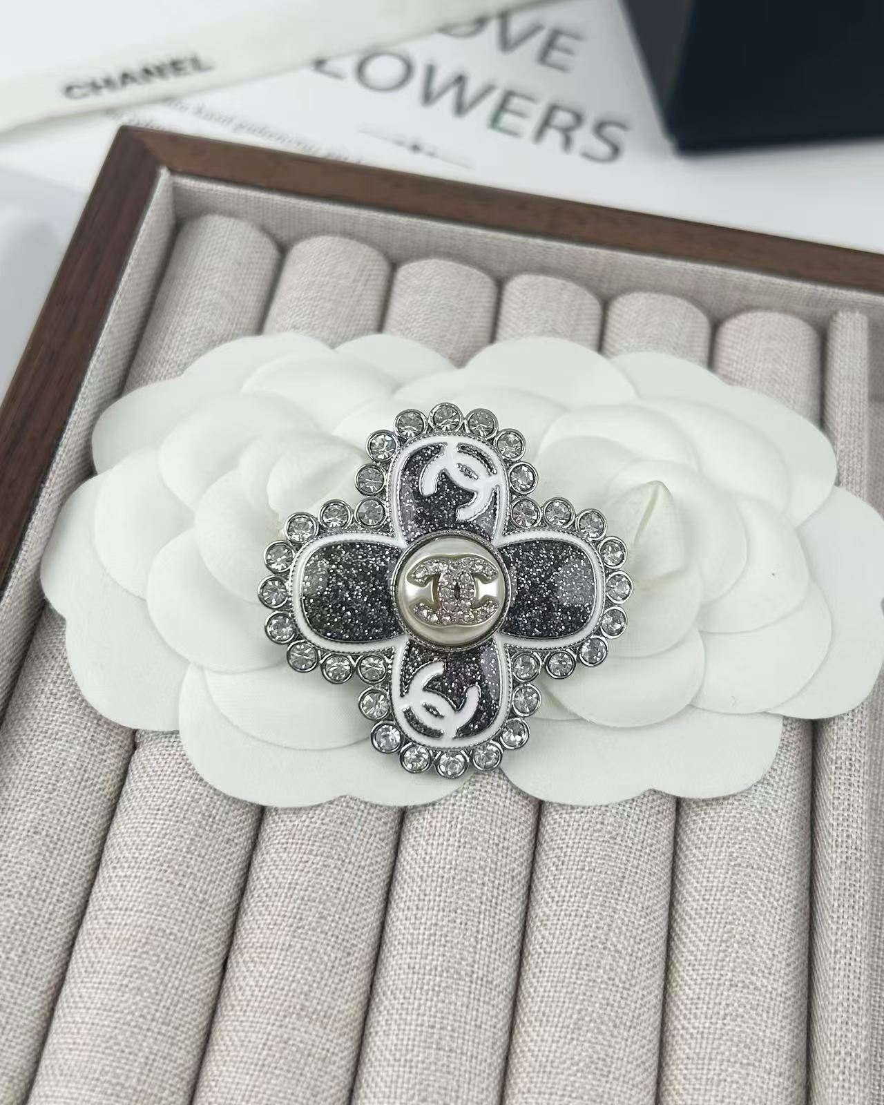 Chanel Clover Brooch - Best Replica Jewelry™