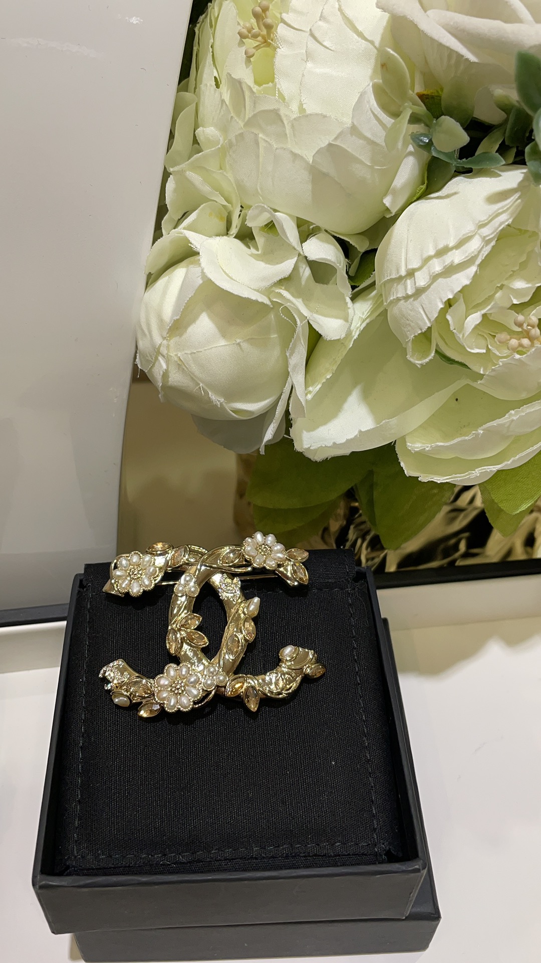 Chanel Weath Flower Vine CC Brooch - Best Replica Jewelry™