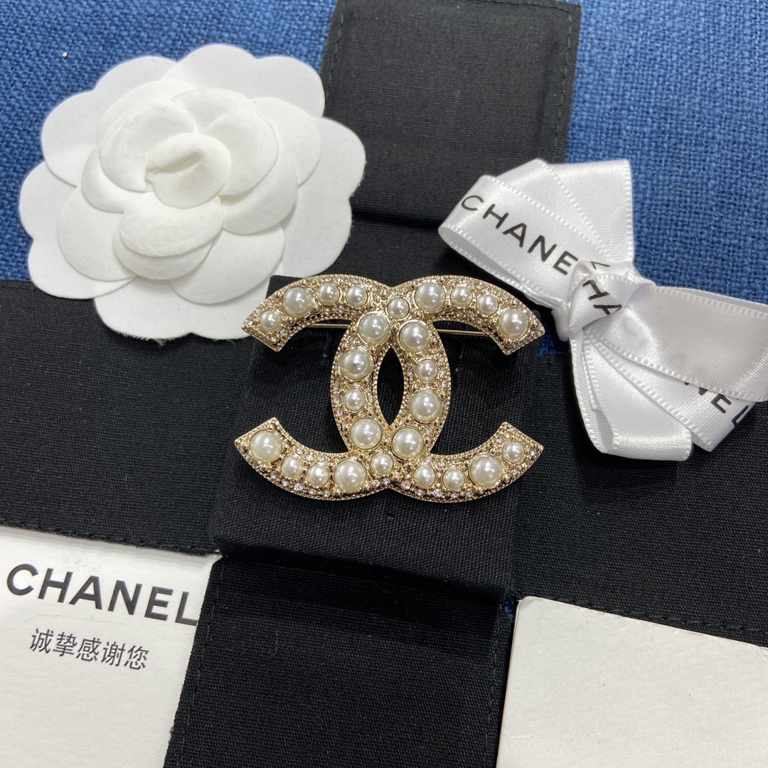 Chanel Light Gold Pave Pearl Brooch - Best Replica Jewelry™