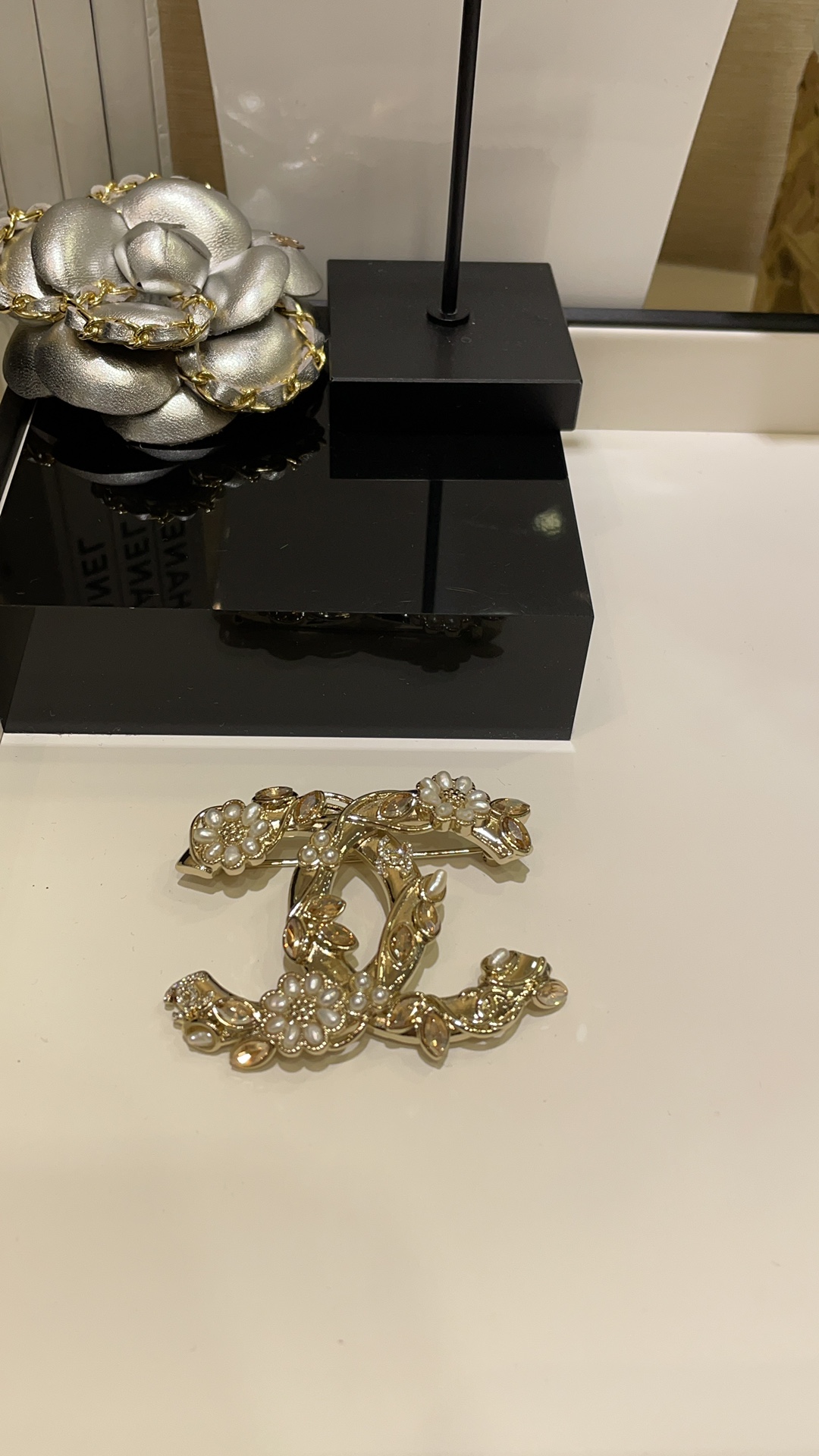 Chanel Weath Flower Vine CC Brooch - Best Replica Jewelry™