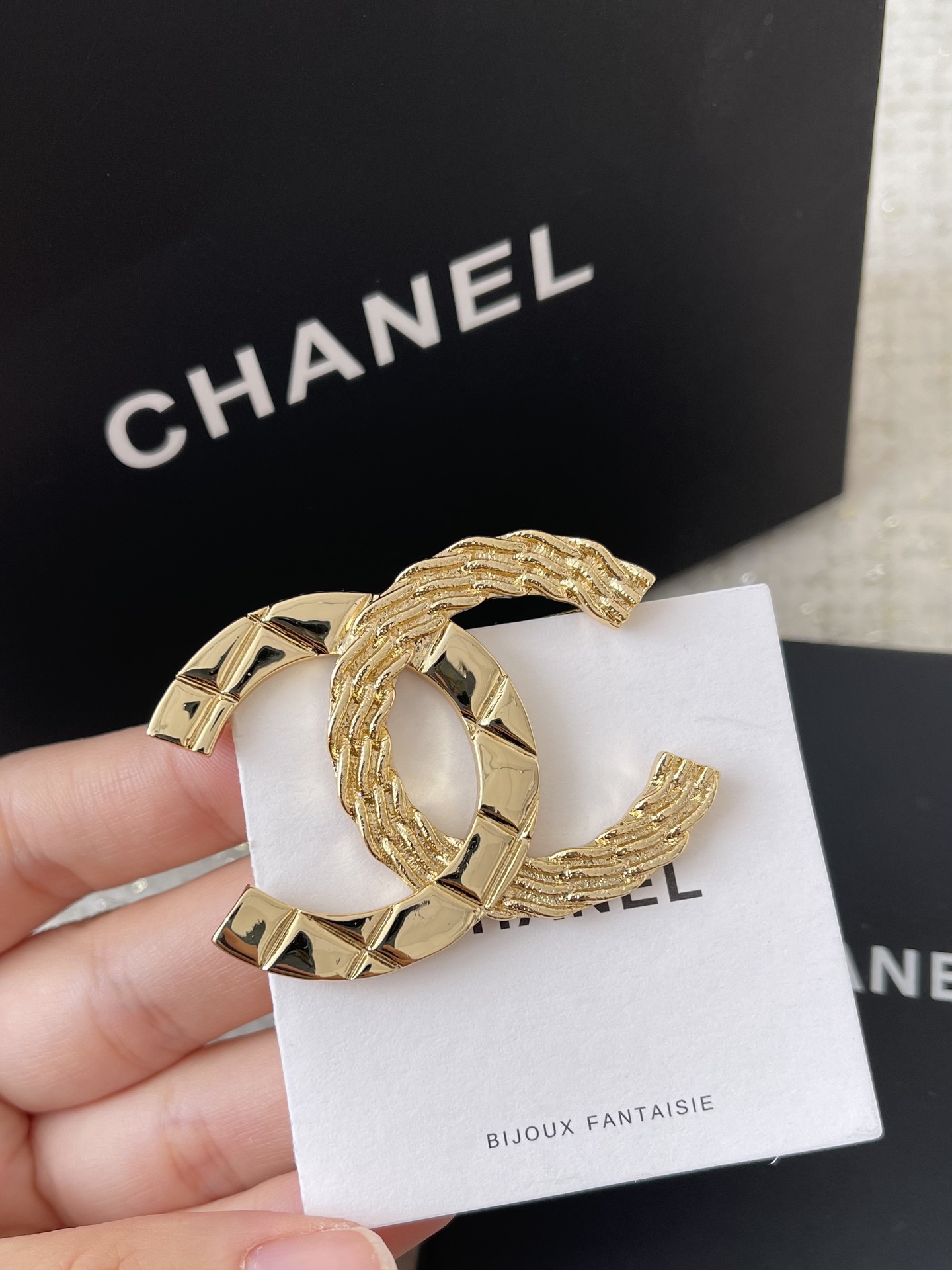 Chanel Light Gold CC Brooch - Best Replica Jewelry™