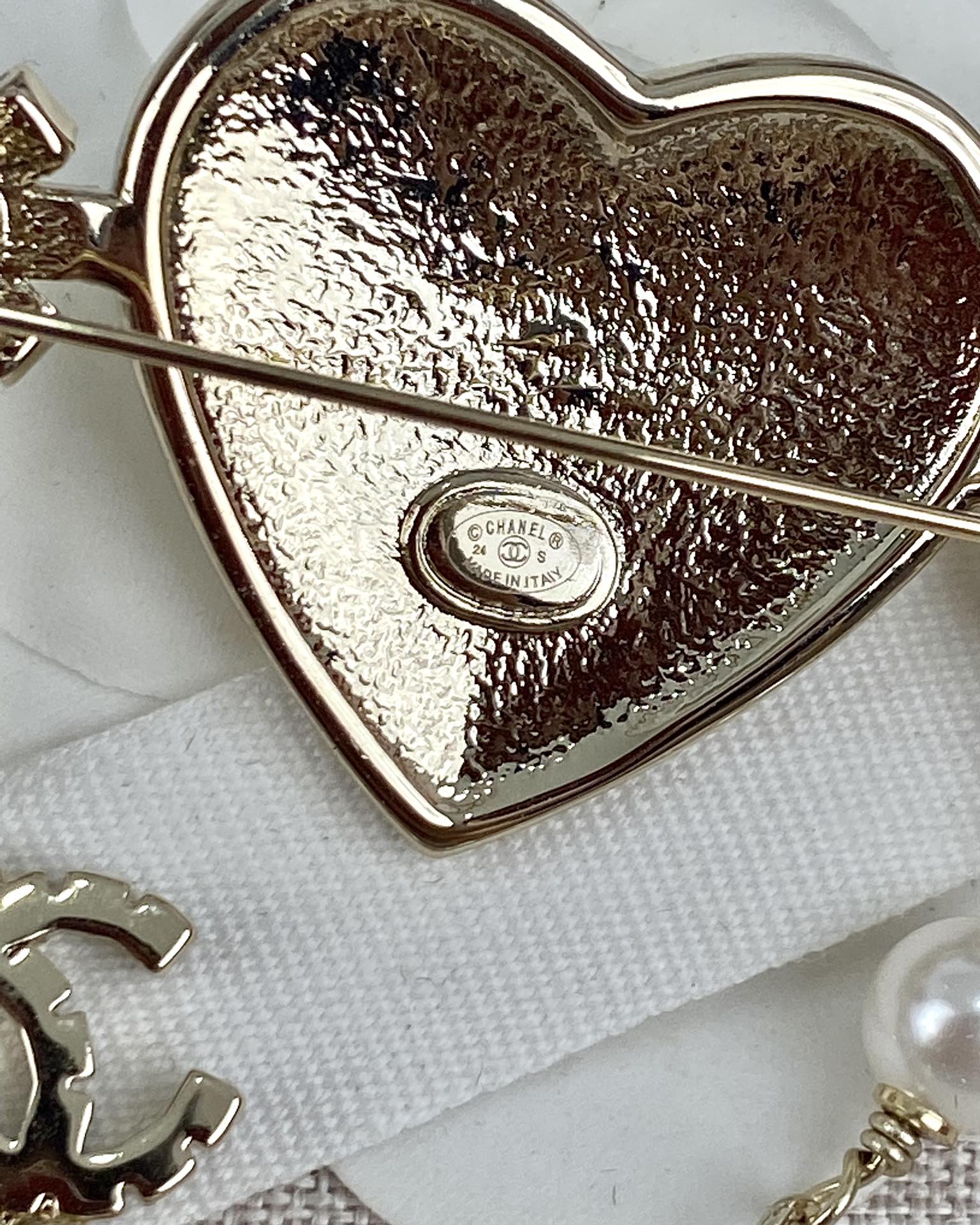 Chanel Heart with Chain Brooch Pin - Best Replica Jewelry™