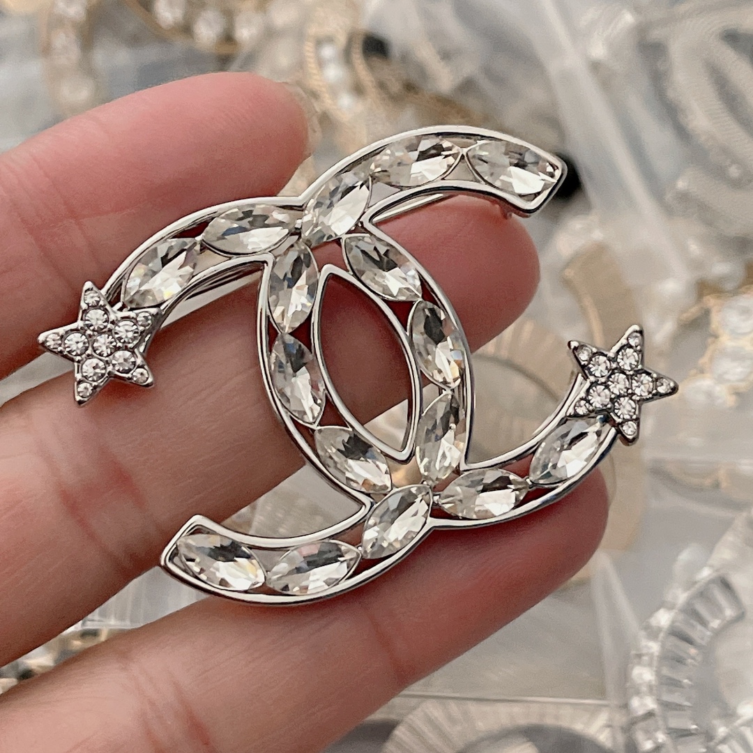 Chanel Silver Rhinestone Two Star CC Brooch - Best Replica Jewelry™