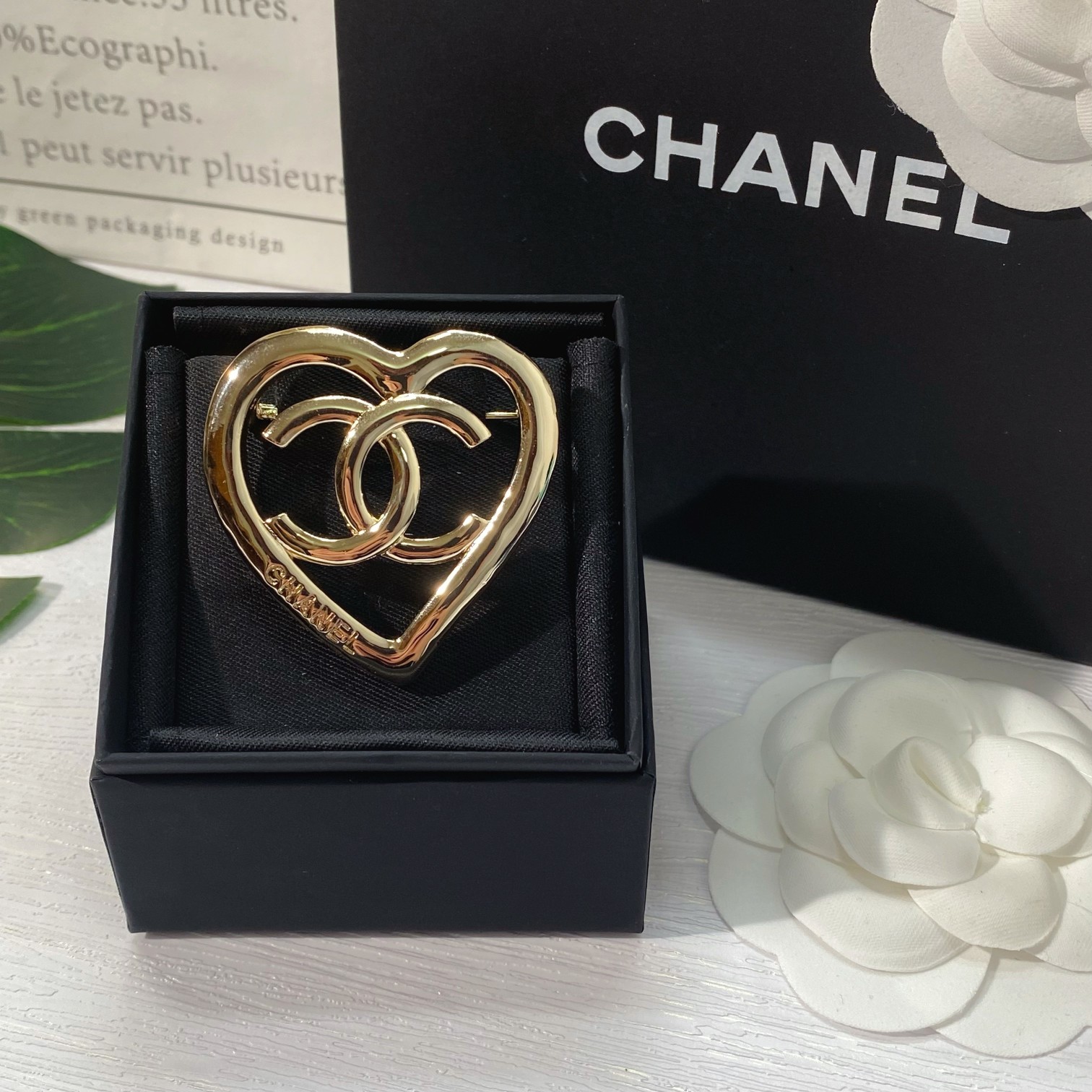 Chanel Hollow Heart CC Brooch - Best Replica Jewelry™