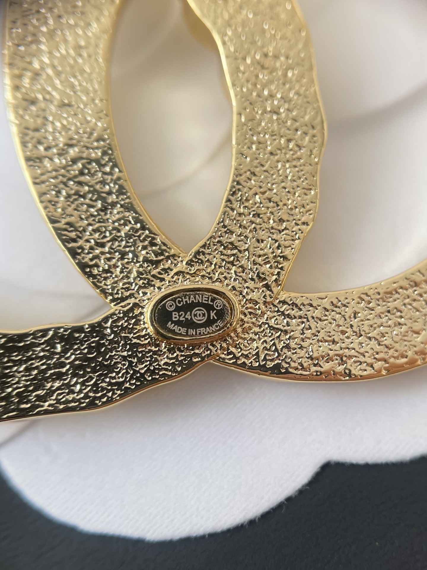 Chanel Light Gold CC Brooch - Best Replica Jewelry™