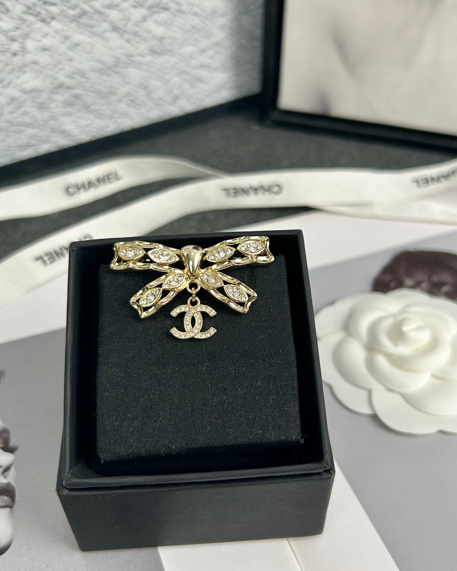 Chanel Bow Knot Brooch - Best Replica Jewelry™