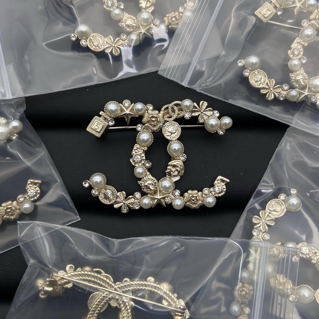 Chanel NO.5 Perfume Bottle Clover Starfish Pearl CC Brooch - Best Replica Jewelry™