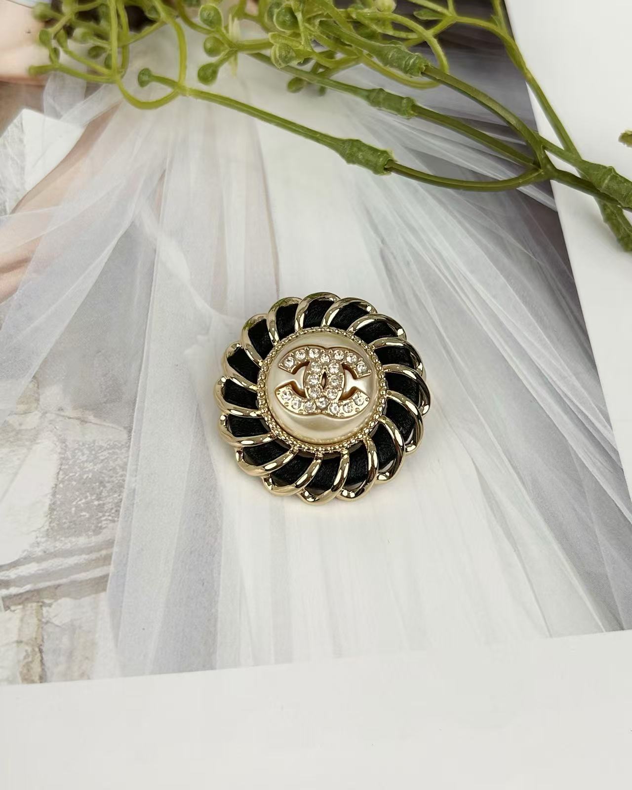 Chanel Twist Leather Wrap Wreath Round Brooch - Best Replica Jewelry™