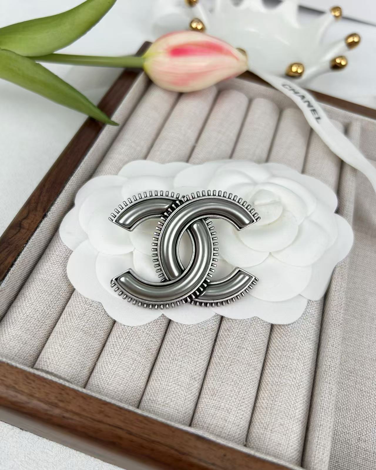 Chanel Vintage Gray CC Brooch - Best Replica Jewelry™