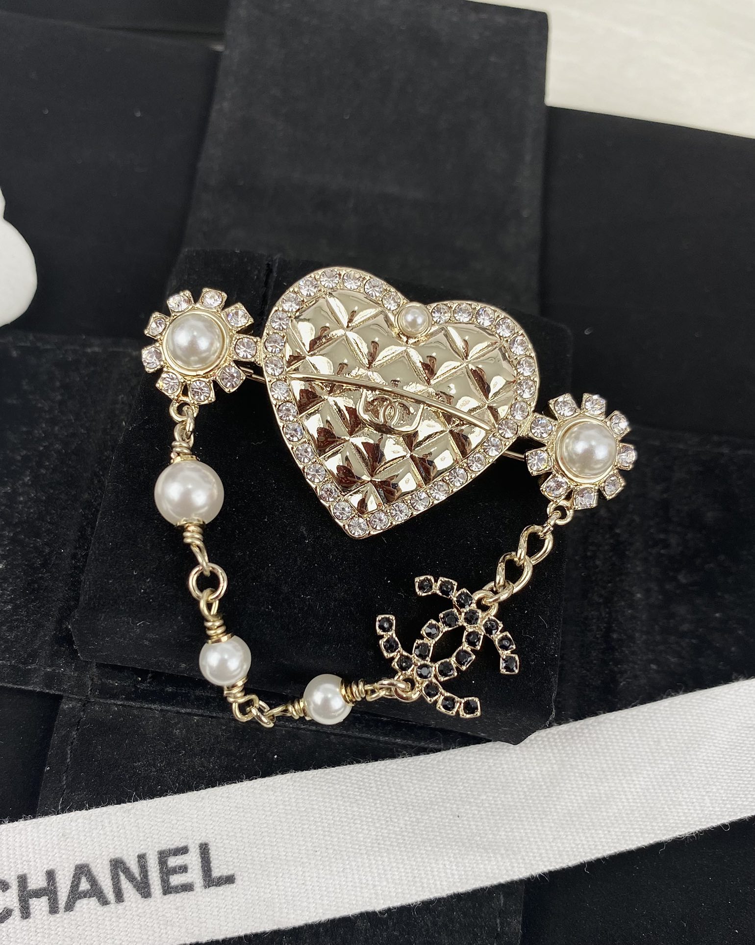 Chanel Heart with Chain Brooch Pin - Best Replica Jewelry™