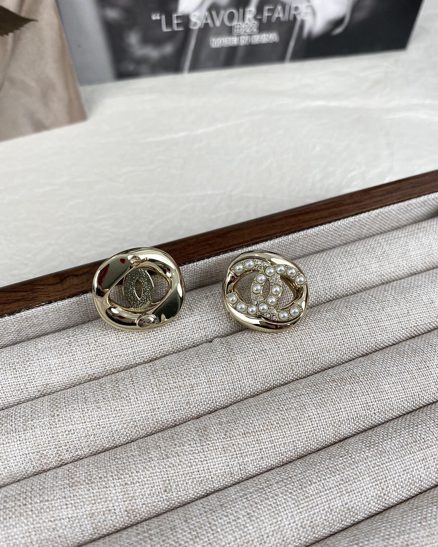 Chanel Diamond and Pearl  CC Pearl Stud Earrings - Best Replica Jewelry™