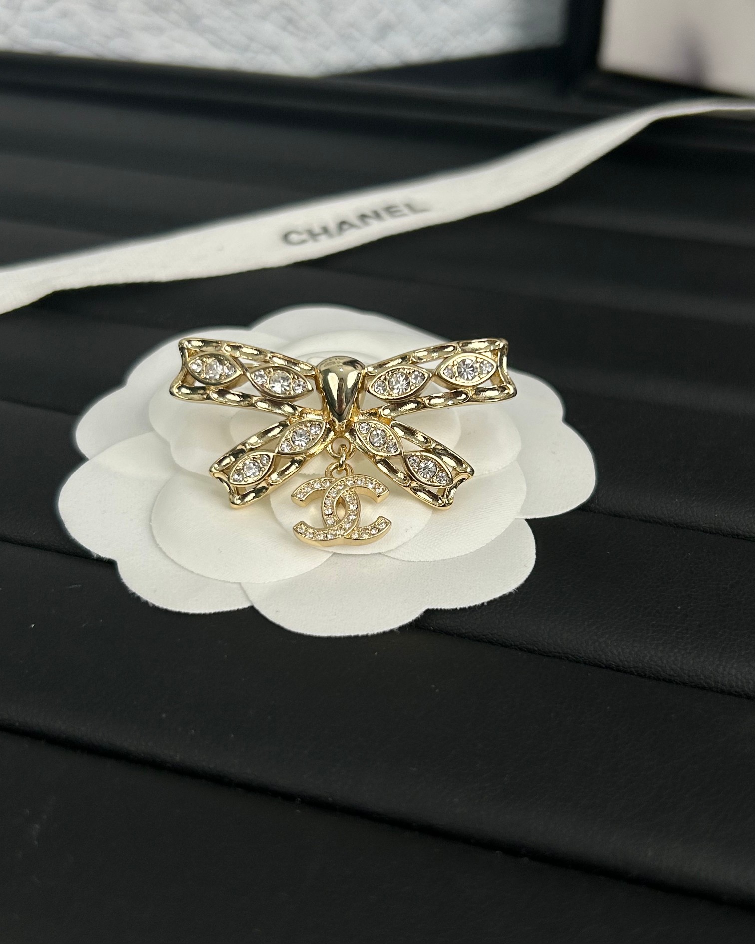 Chanel Bow Knot Brooch - Best Replica Jewelry™