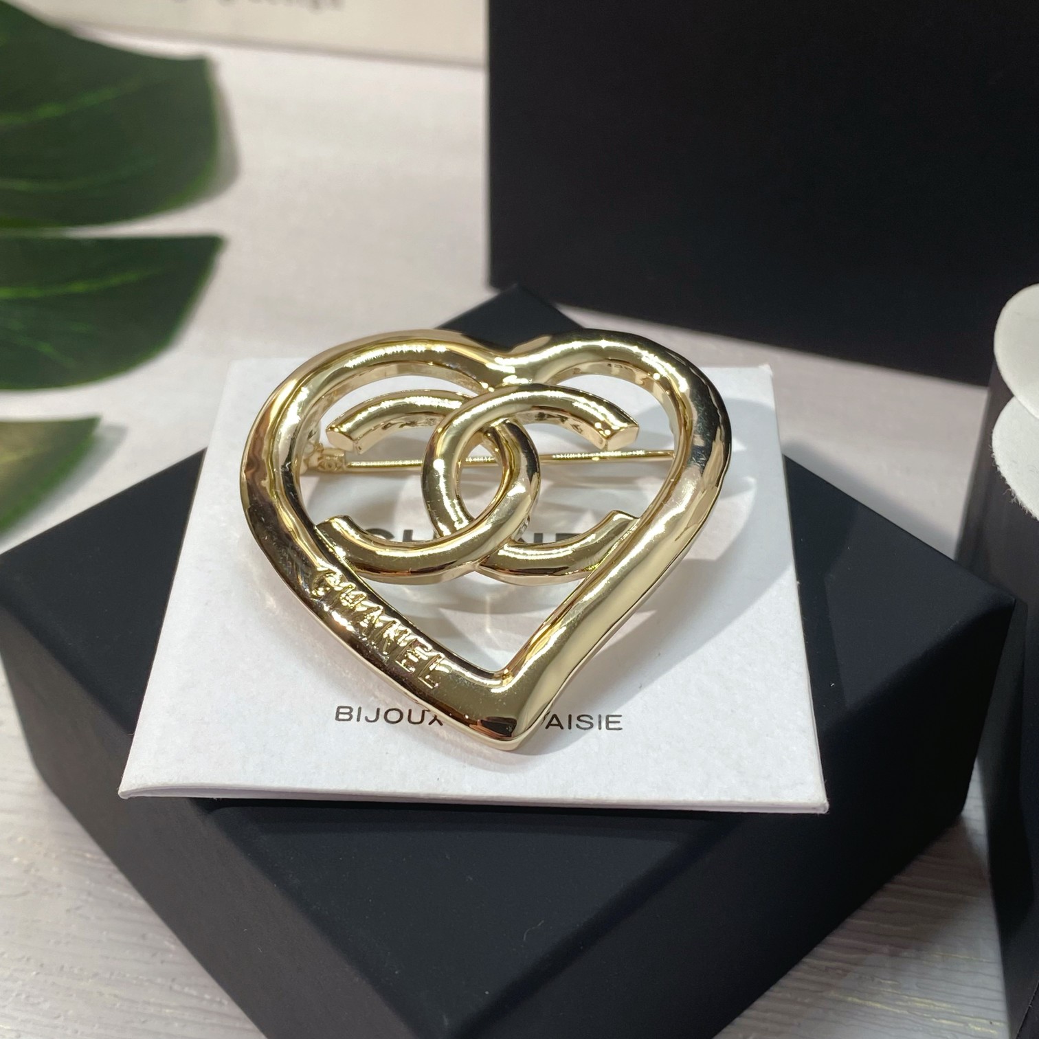 Chanel Hollow Heart CC Brooch - Best Replica Jewelry™